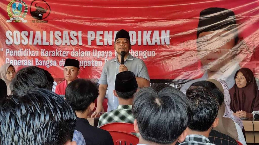Anggota Fraksi PDI Perjuangan DPRD Jatim, Mahfud, S. Ag.