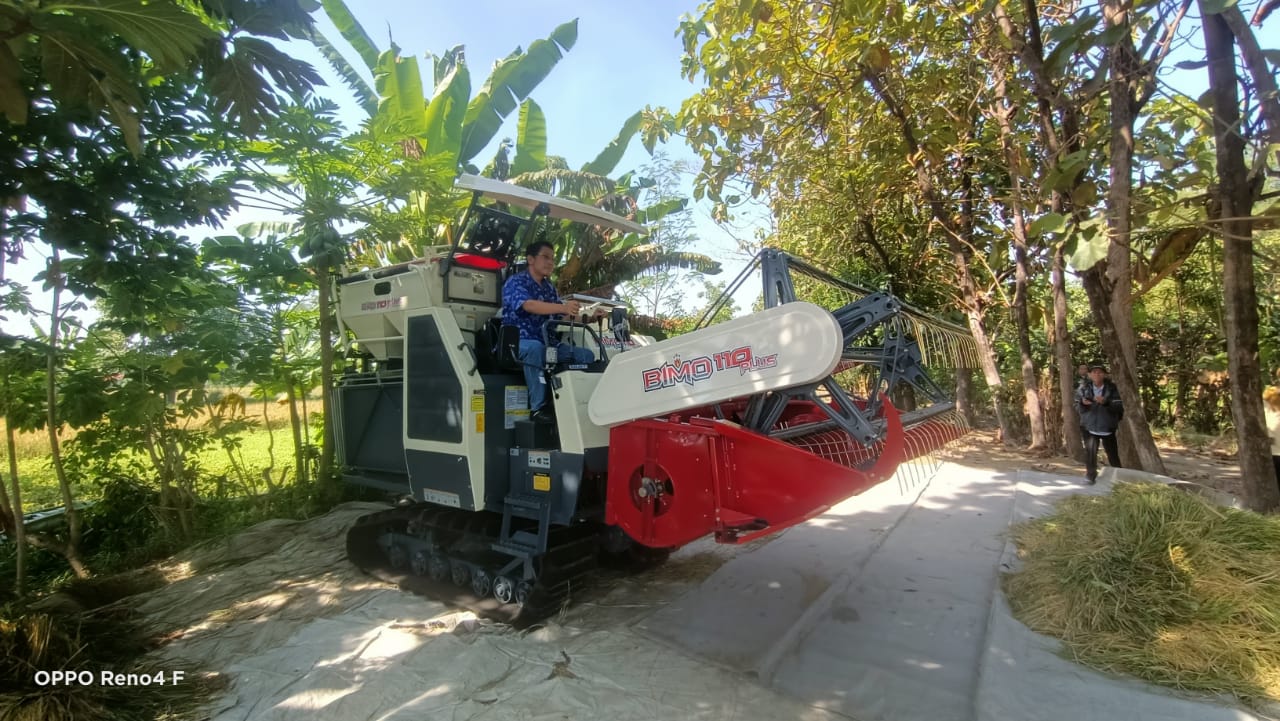 Sejahterakan Petani, Khulaim Junaidi Gelontor Bantuan Pertanian di Sidoarjo