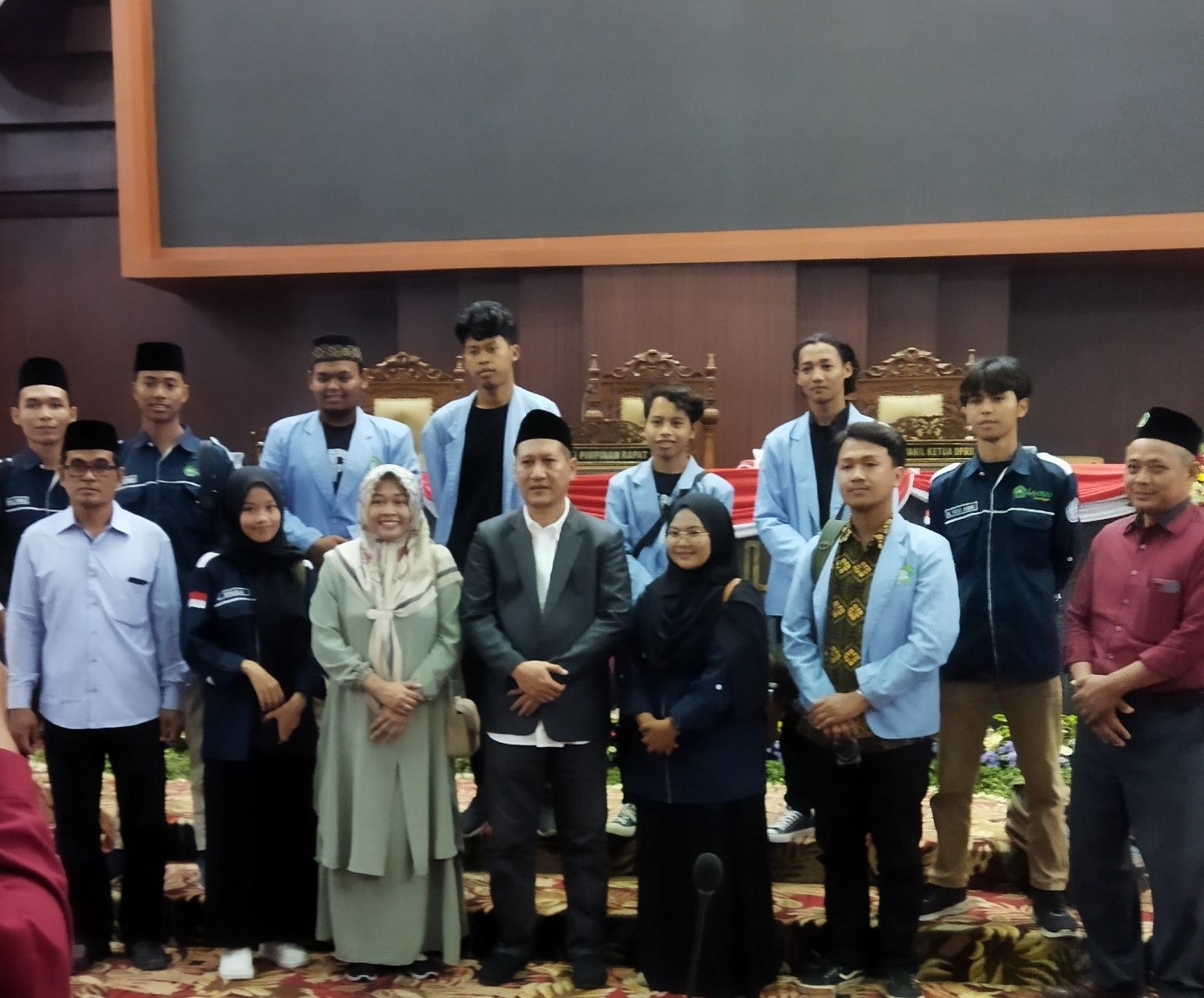 Pematangan Study Mahasiswa Insud Lamongan Melakukan Kunjungan ke DPRD Provinsi Jatim