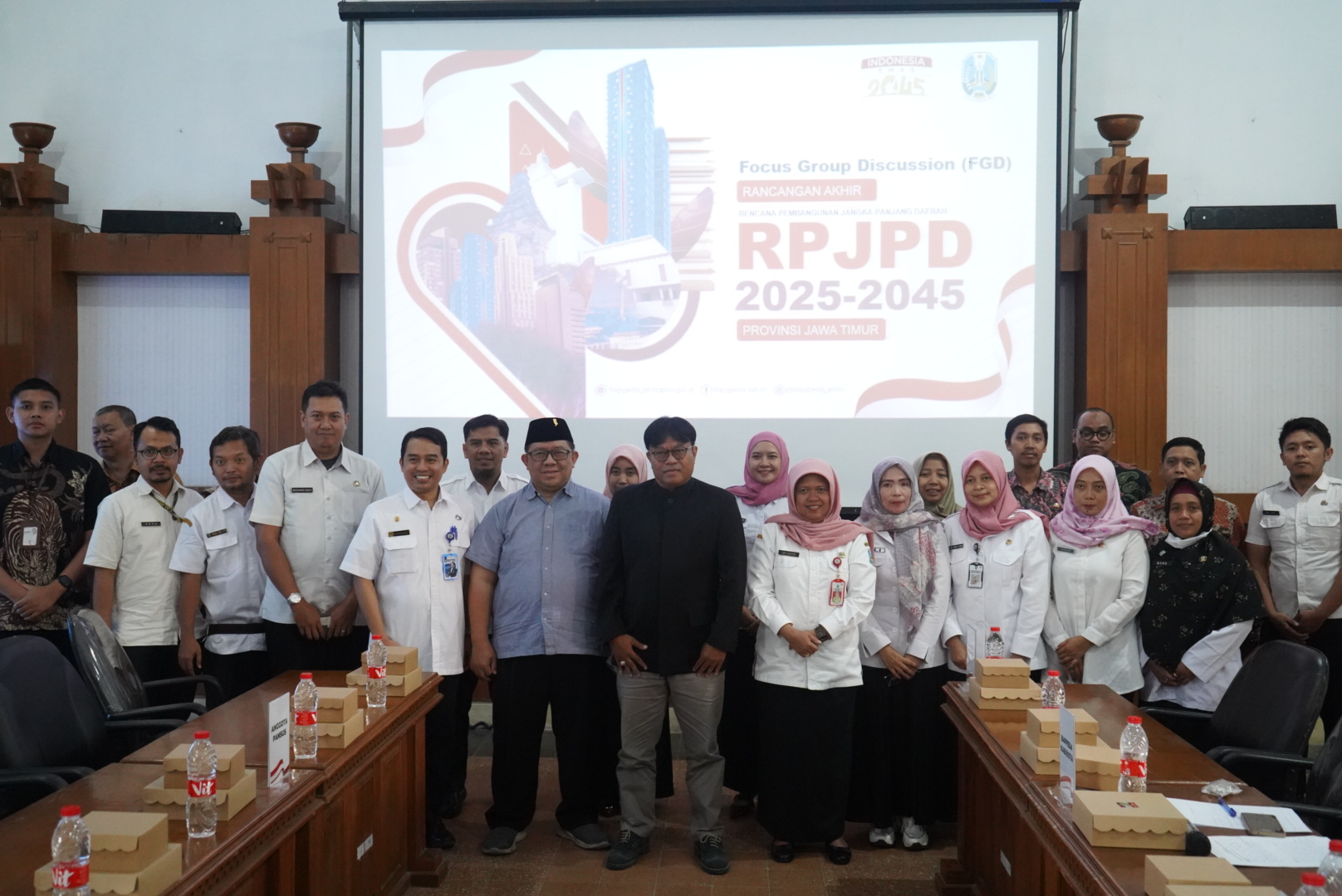 Wakil Ketua Pansus Rencana Pembangunan Jangka Panjang Daerah (RPJPD) DPRD Provinsi Jawa Timur Agus Dono Wibawanto menyoroti pemerataan pembangunan di wilayah Madura.