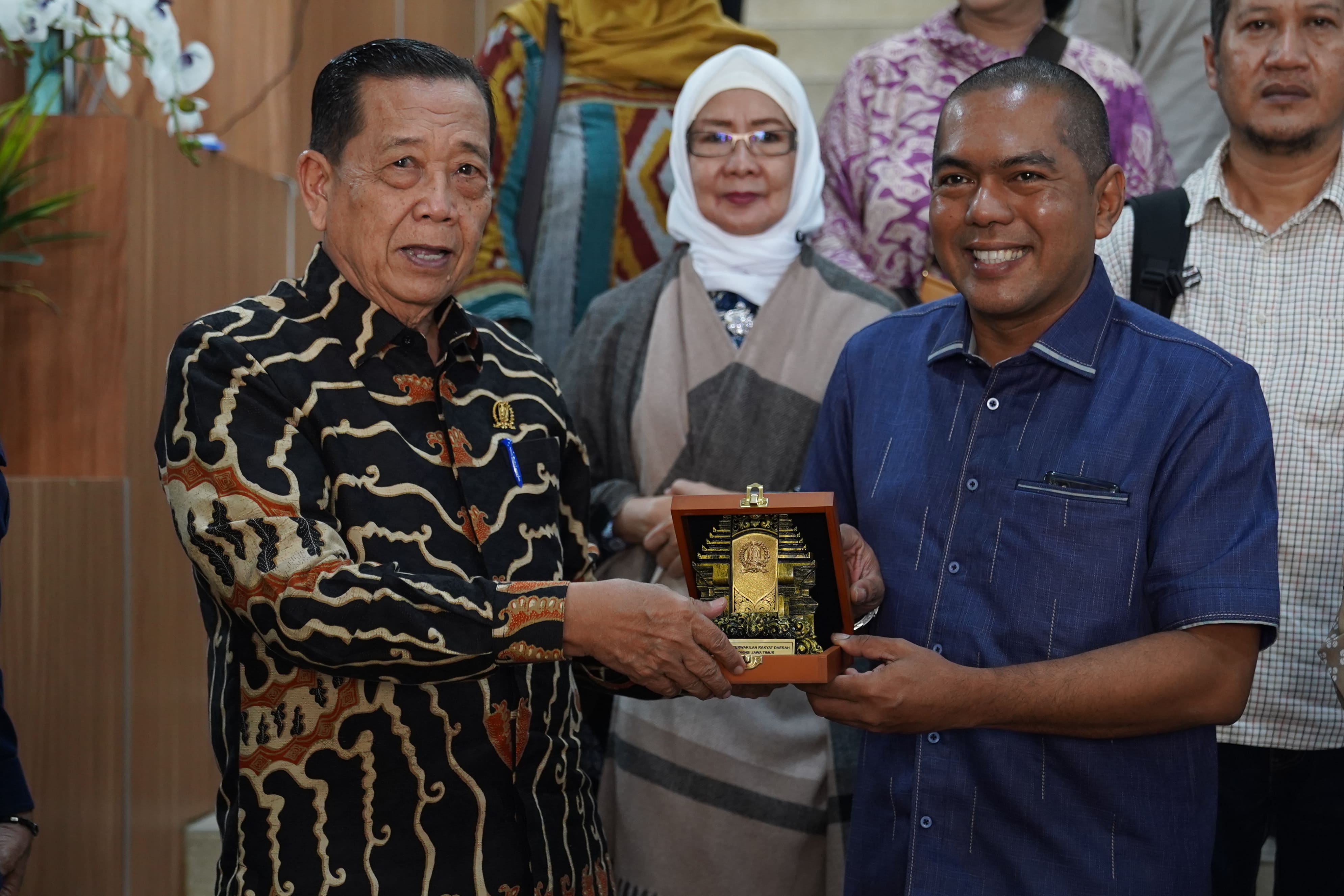 Ketua Badan Pembentukan Peraturan Daerah (Bapemperda) DPRD Provinsi Jawa Timur M. Hasan Irsyad memimpin kunjungan kerja  Bapemperda DPRD Provinsi Jawa Timur di Dinas Kesehatan Kota Balikpapan.