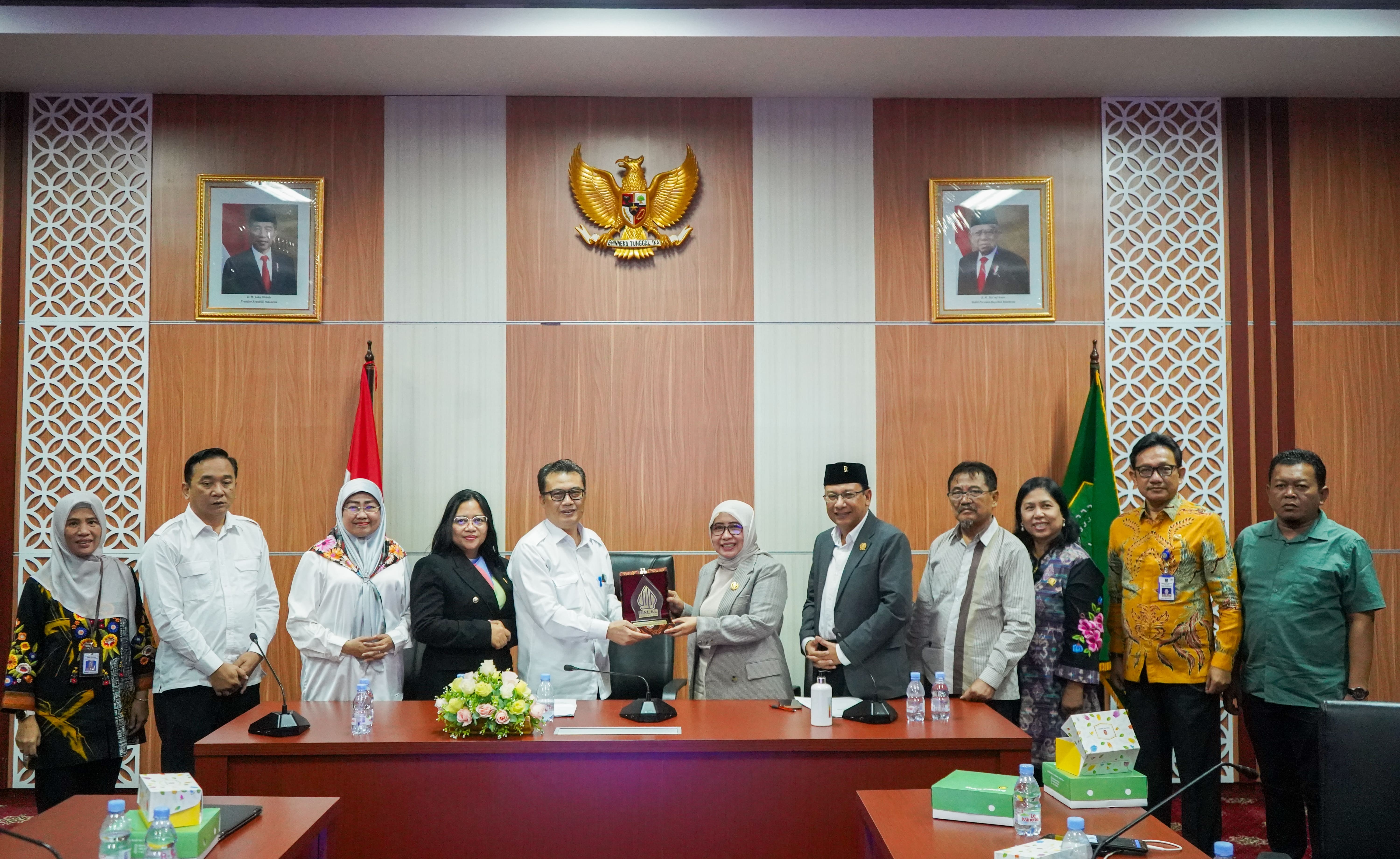 Wakil Ketua DPRD Jawa Timur Anik Maslachah menekankan pelaksanaan sosialisasi sertifikasi produk halal guna mendorong peningkatan angka sertifikasi produk halal di Jawa Timur.