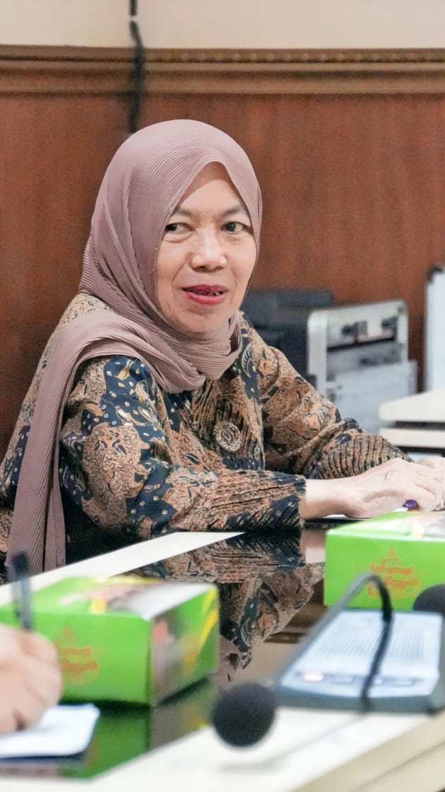 Wakil Ketua Komisi C DPRD Provinsi Jawa Timur Ma’mulah Harun mendorong Pemprov Jawa Timur mengadaptasi inovasi jemput bola layanan pembaharuan plat kendaraan bermotor.