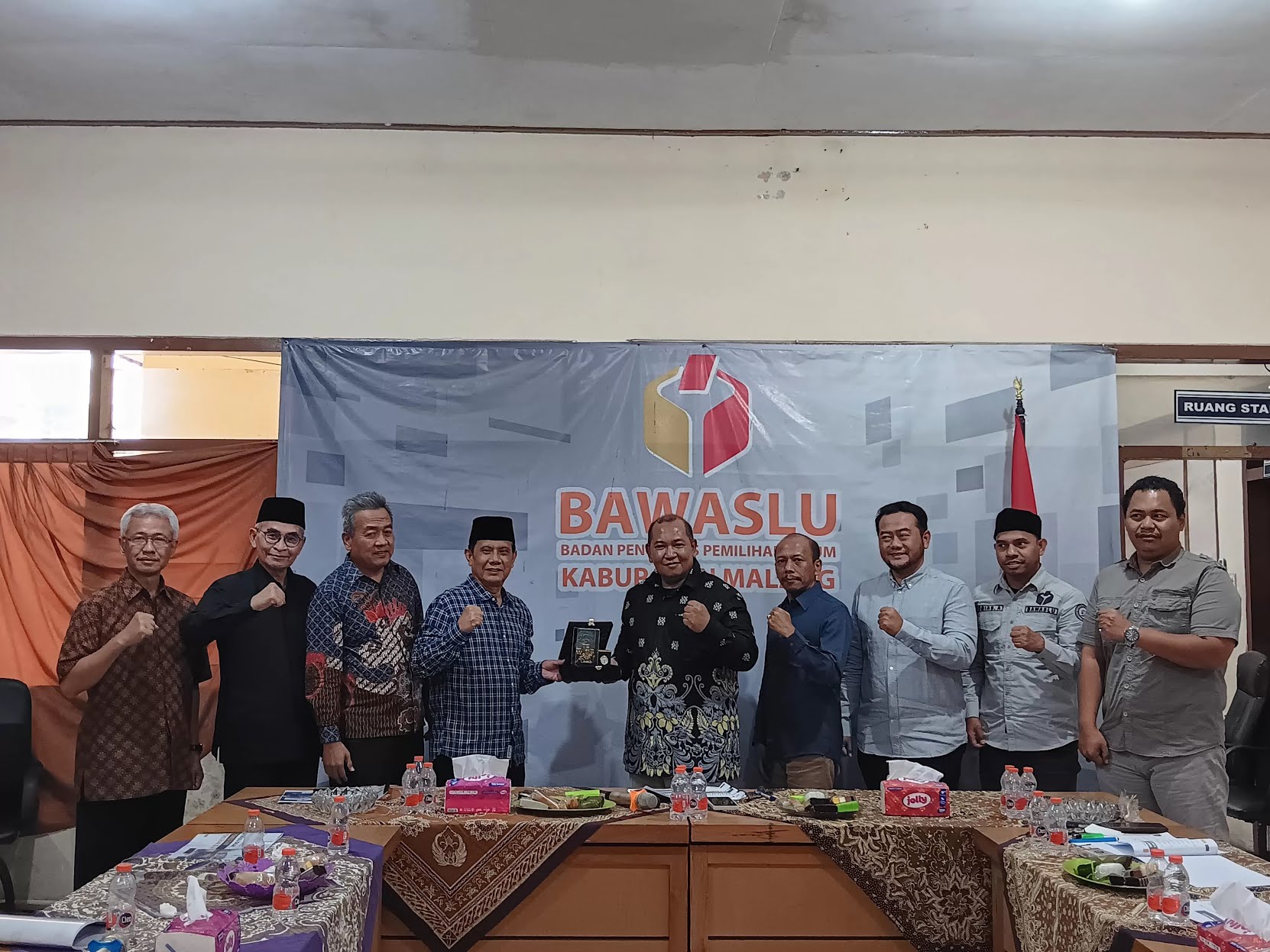 Rombongan Komisi A DPRD Provinsi Jawa Timur berkunjung ke kantor Badan Pengawas Pemilu (Bawaslu) Kabupaten Malang