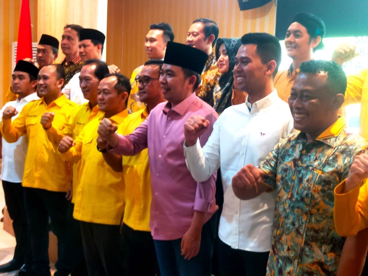 Fawait foto bersama jajaran stuktural DPD Partai Golkar Jatim