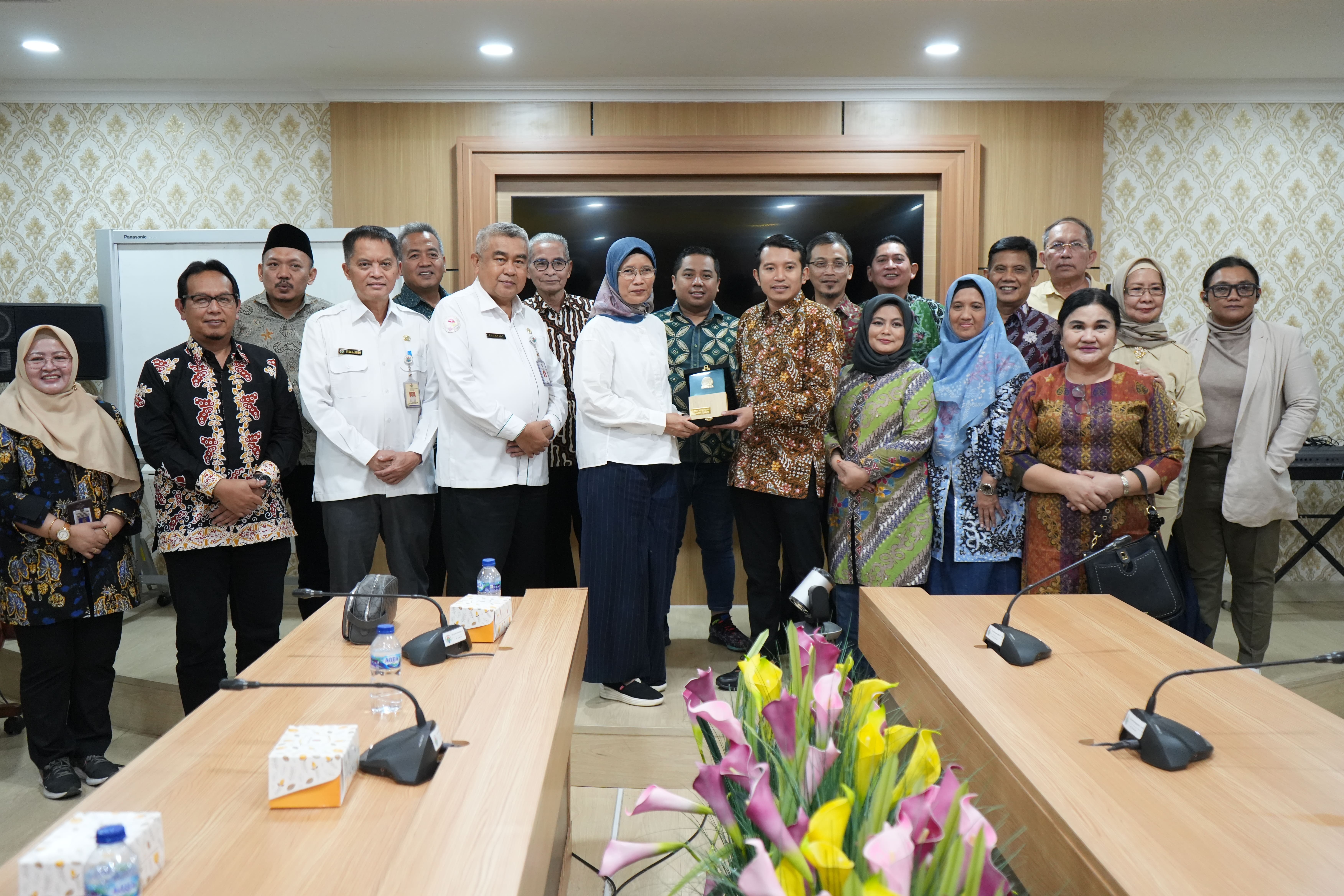 Ketua Komisi A DPRD Provinsi Jawa Timur Adam Rusyidi menekankan pentingnya  pemberdayaan masyarakat desa dalam pembangunan.