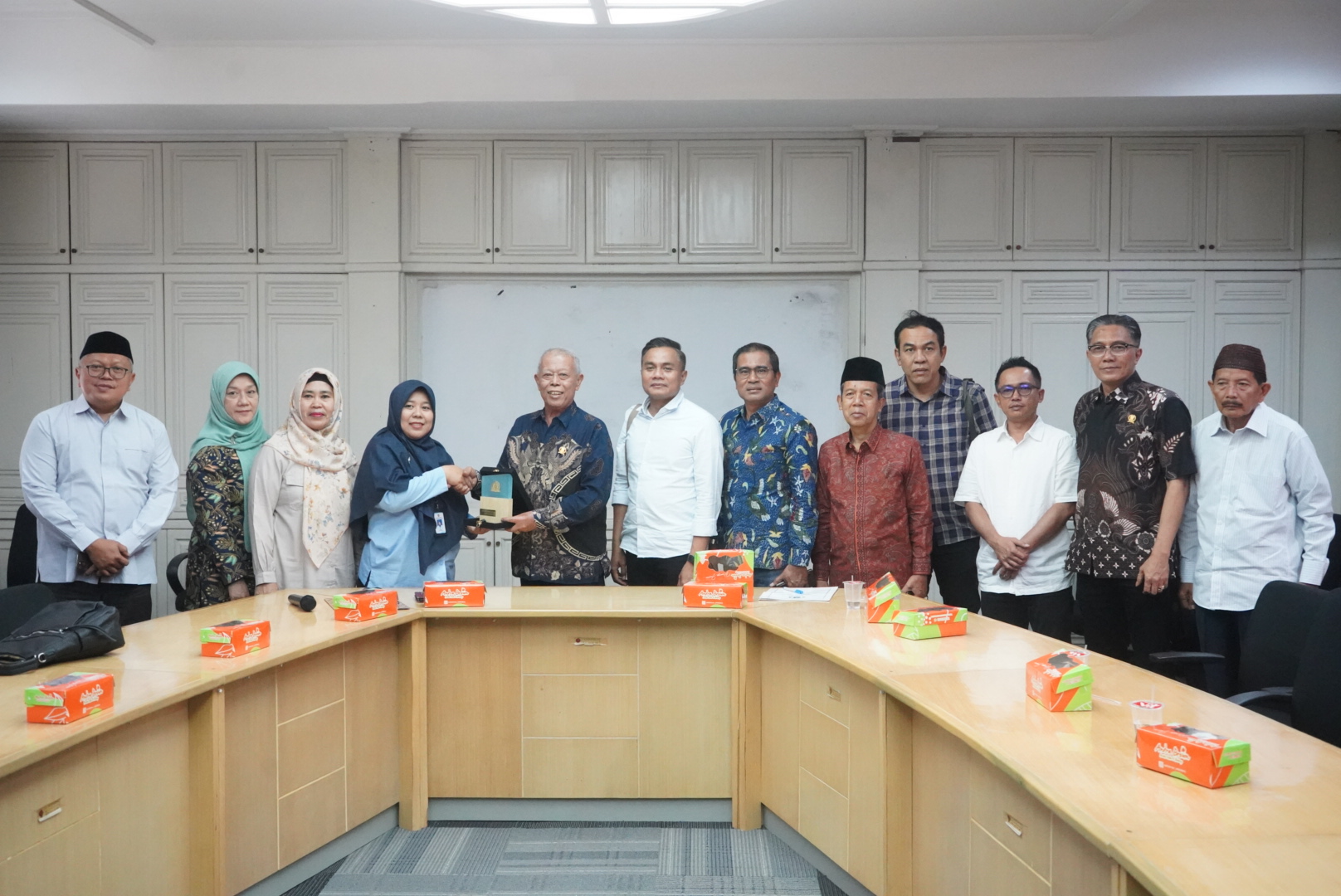 Ketua DPRD Provinsi Jawa Timur Kusnadi menekankan Pemprov Jatim untuk terus fokus gali potensi Pendapatan Asli Daerah (PAD) di sektor lain selain pajak kendaraan bermotor.