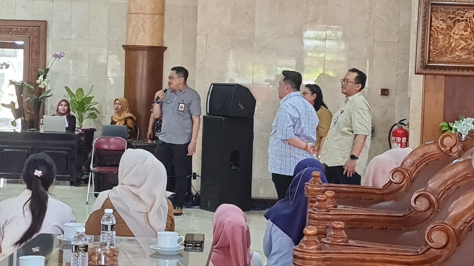 Meriahkan HUT ke-79 RI, Sekwan DPRD Jatim Gelar Lomba Voli - Tarik Tambang hingga Karaoke