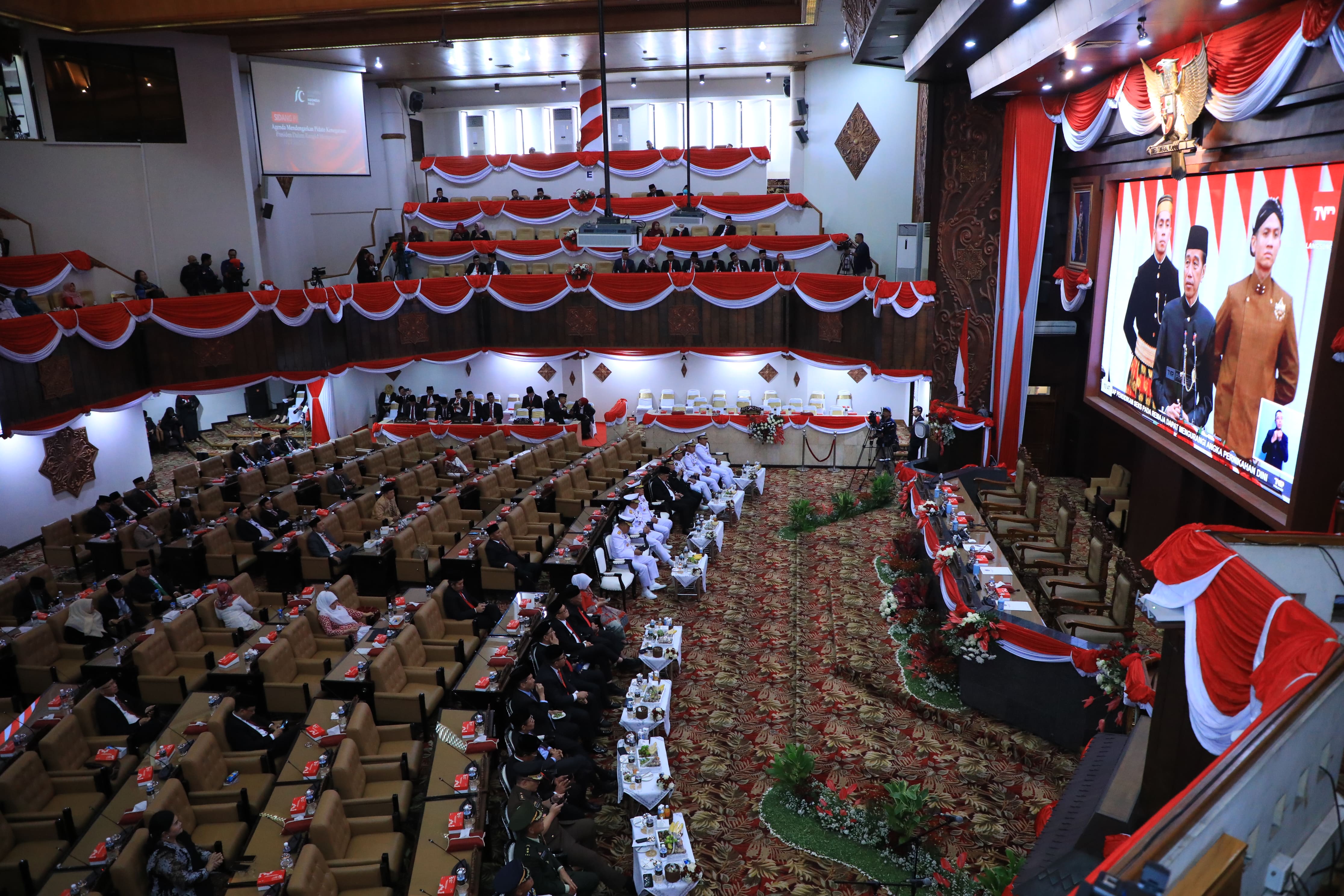 Pidato kenegaraan Presiden Republik Indonesia Joko Widodo (Jokowi) disaksikan secara langsung melalui zoom live oleh DPRD Jatim, Pj Gubernur Jatim Adhy Karyono dan Forkompimda Jatim lainnya