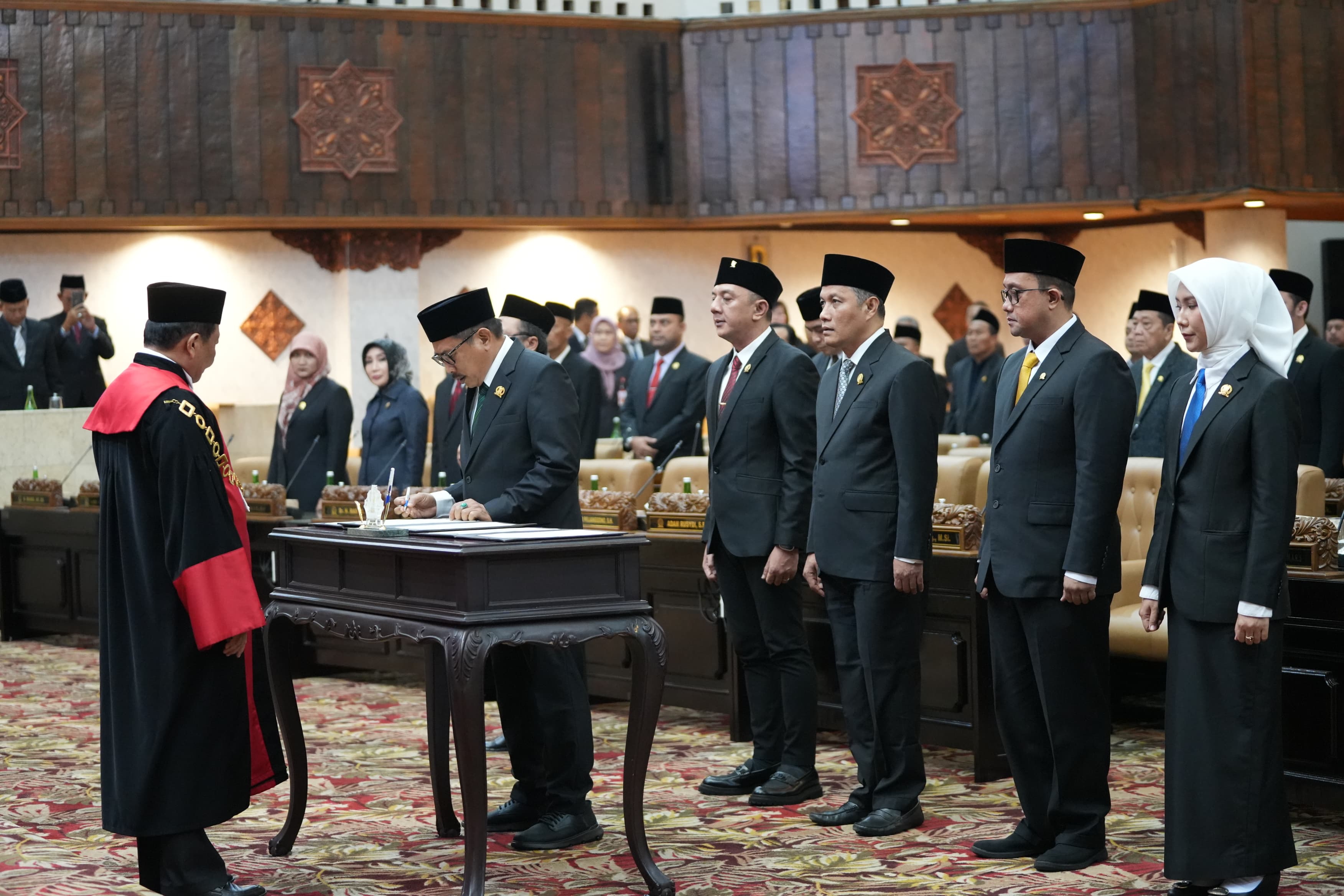 pimpinan definitif DPRD Jatim masa bhakti 2024-2029