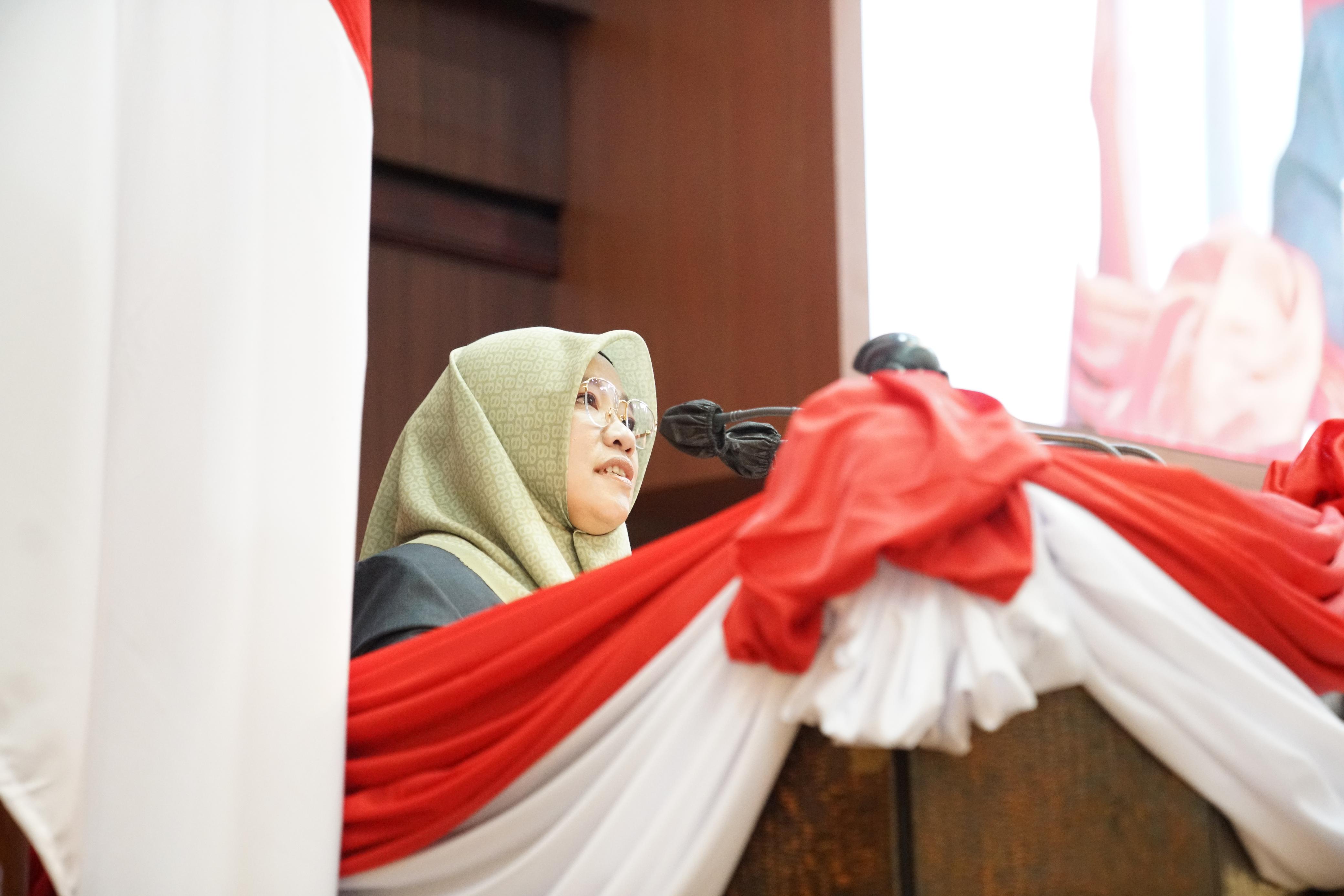Hikmah Bafaqih selaku juru bicara Banggar pada rapat paripurna DPRD Provinsi Jawa Timur