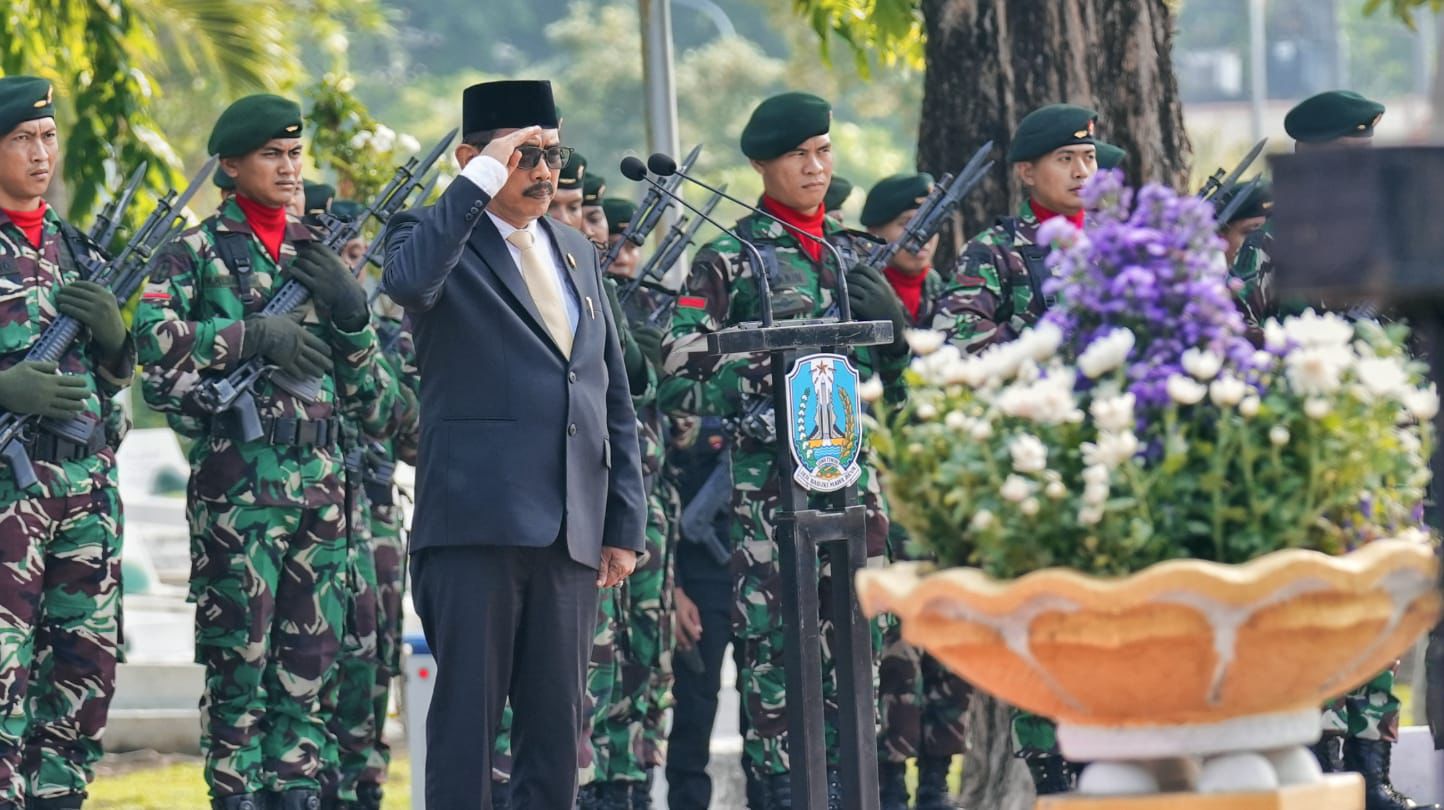 Pimpin Upacara Hari Pahlawan, Ketua DPRD Jatim Sampaikan Pesan Spirit