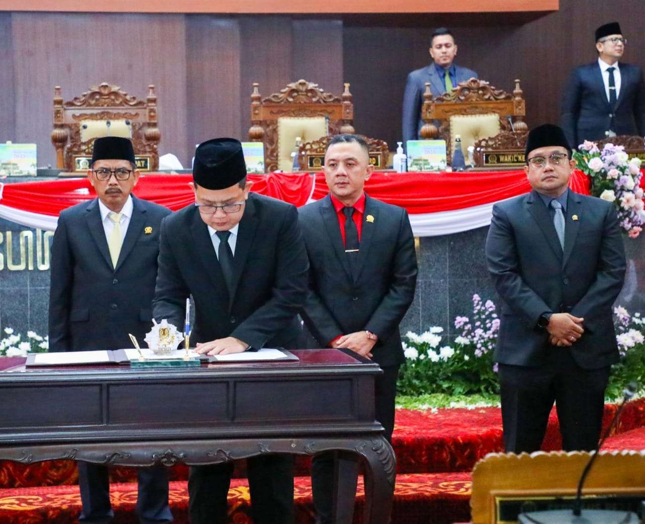 Dewan Jatim Tetapkan Raperda tentang BPR menjadi Perda
