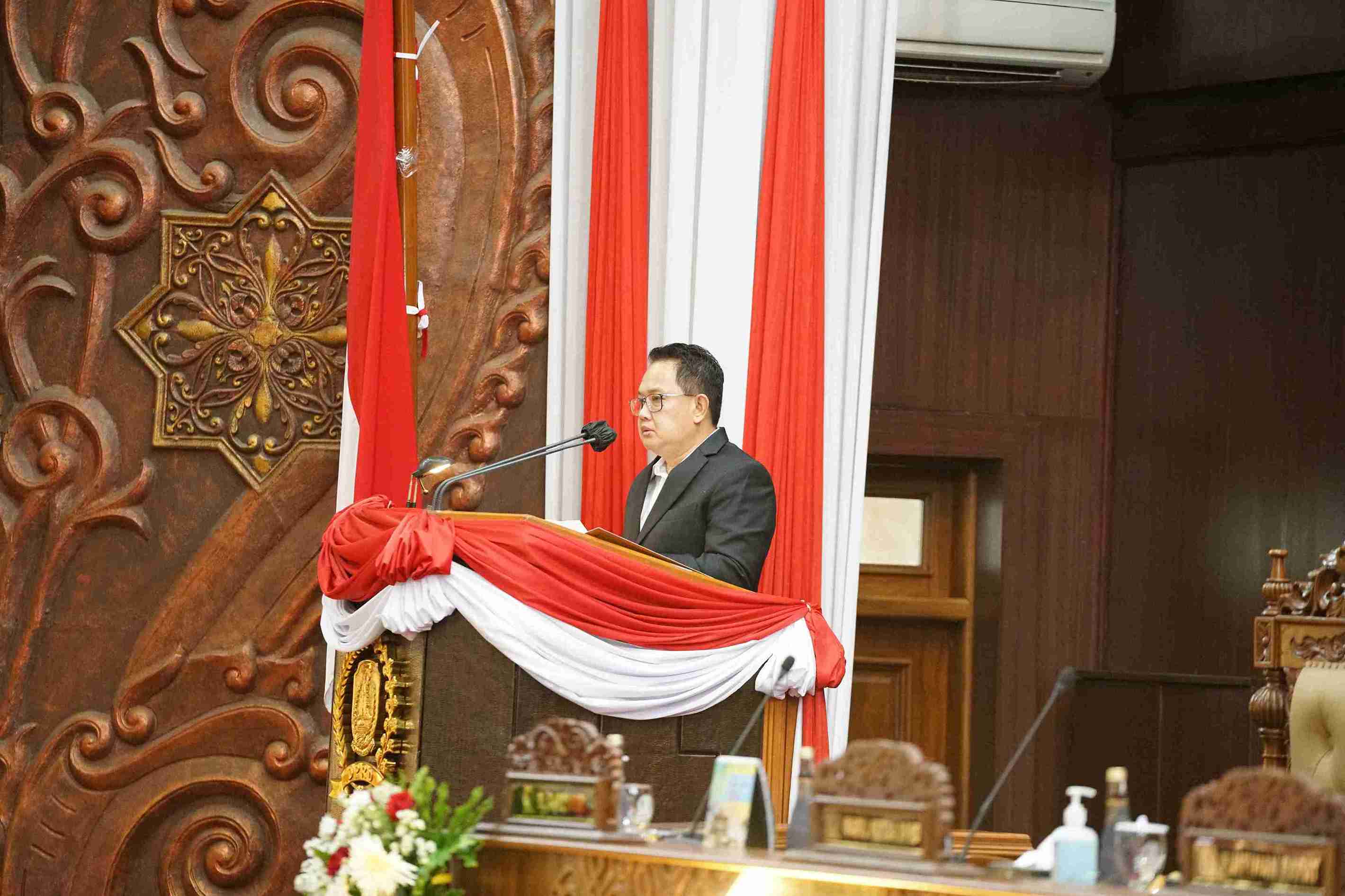 Gubernur Bacakan Nota Penjelasan Raperda tentang Perusahaan Perseroan Daerah Panca Wira Usaha Jatim