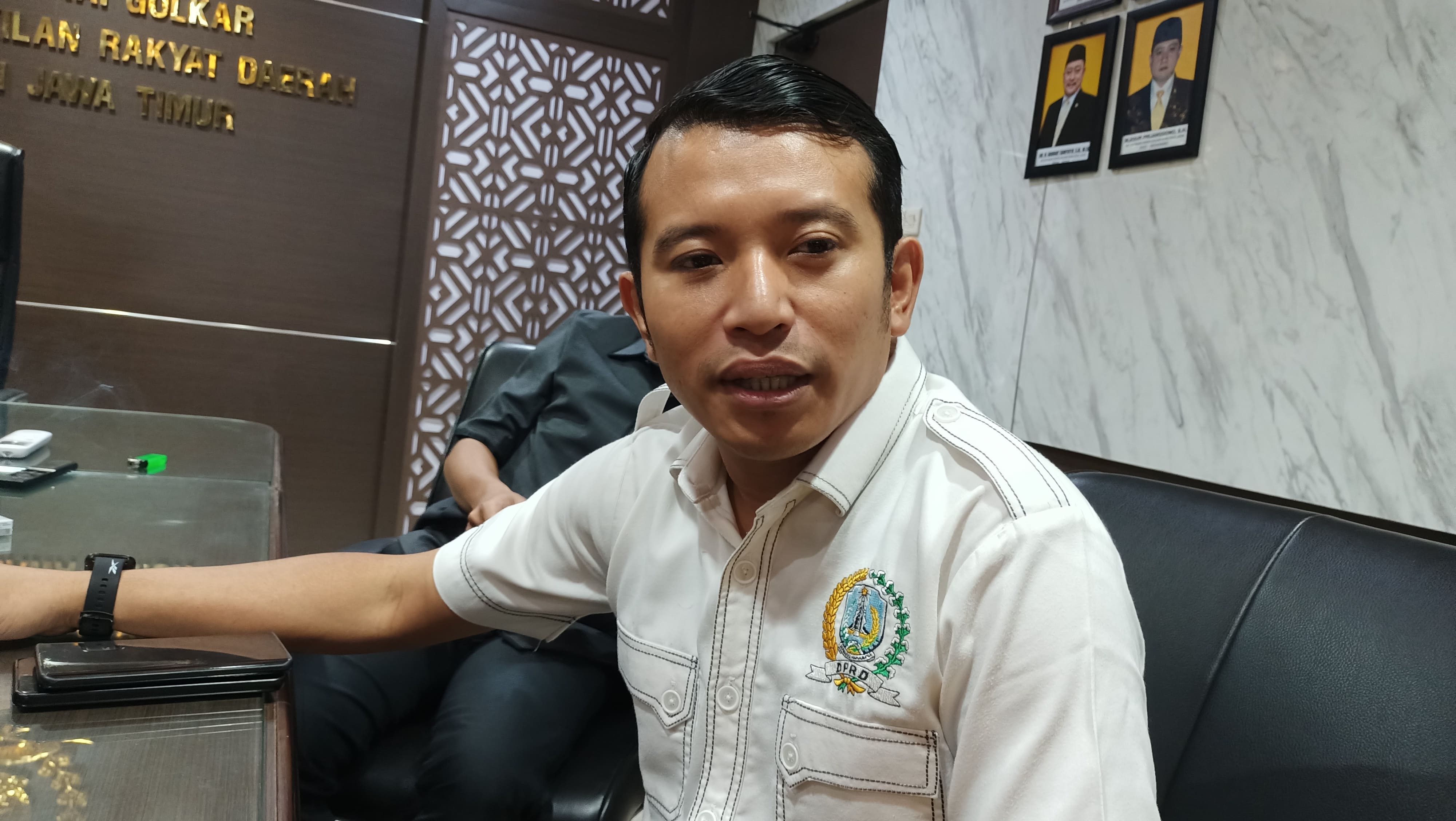 Adam Rusydi Tinjau Korban Banjir dan Berikan Bantuan