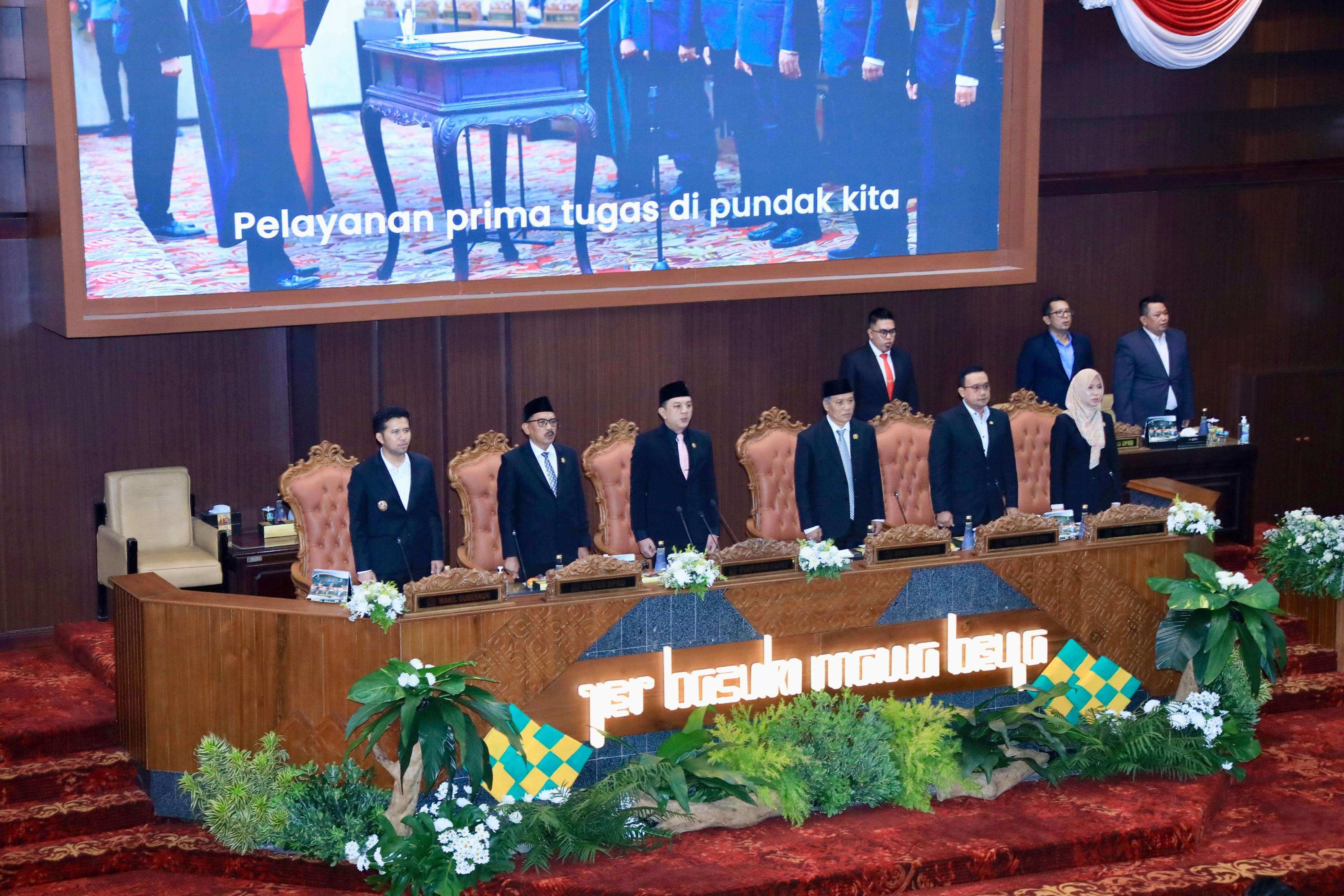 Jajaran pimpinan dewan Jatim gelar paripurna