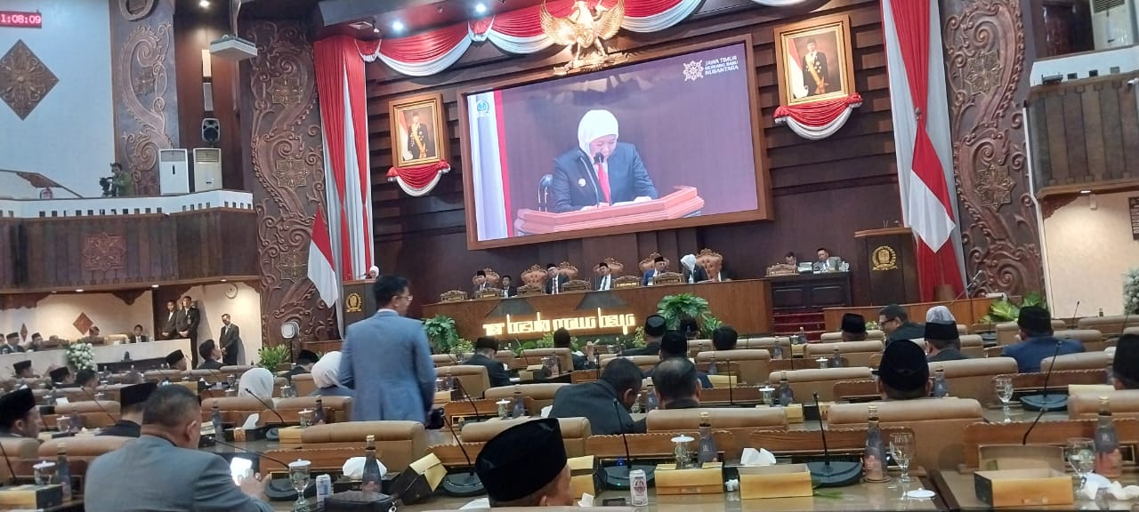 Sidang Paripurna penyerahan LHP LKPD Pemprov Jatim.  Jawa Timur 10 Kali Penuhi Kreteria WTP Hasil Laporan BPK RI