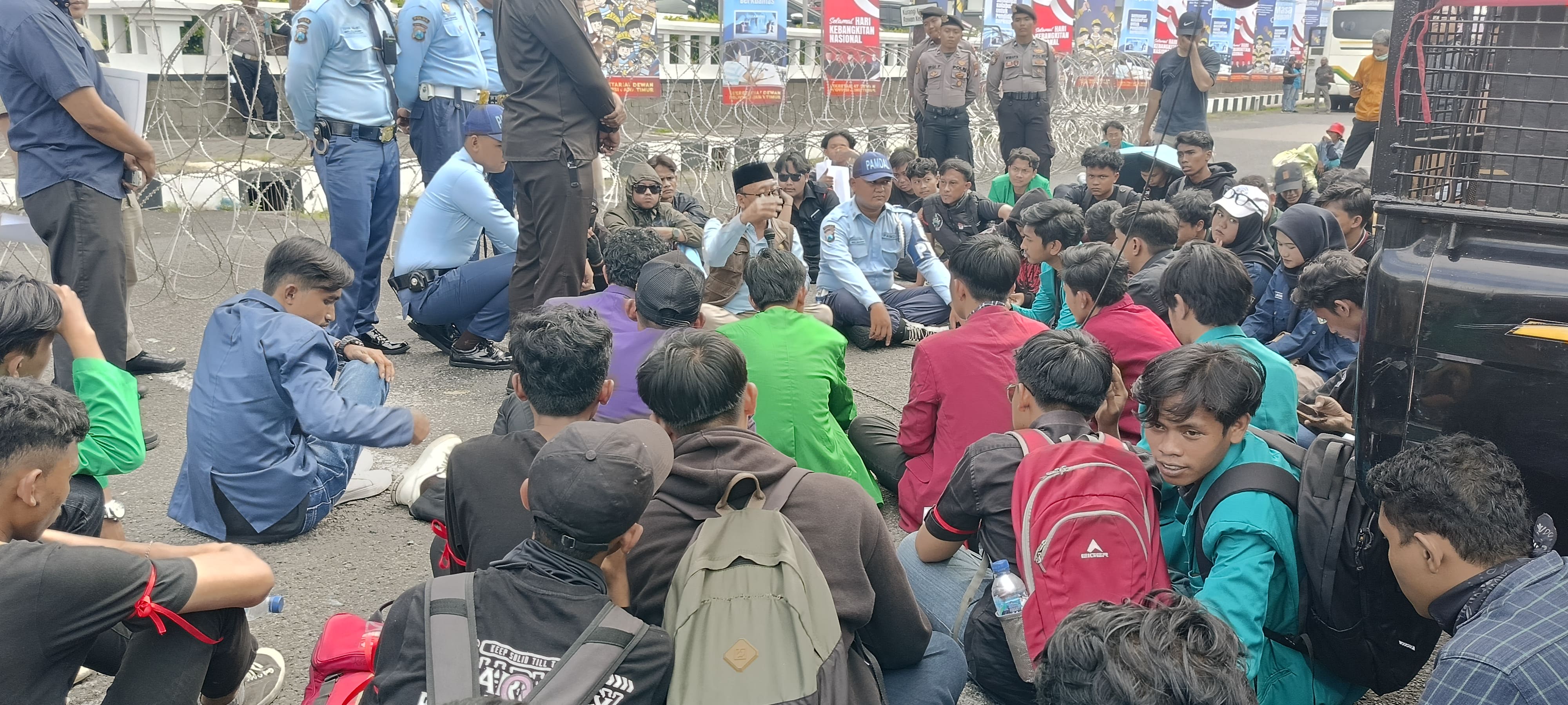 Legislator Suli Daim Temui Demonstrasi Mahasiswa, Ini yang Disampaikan