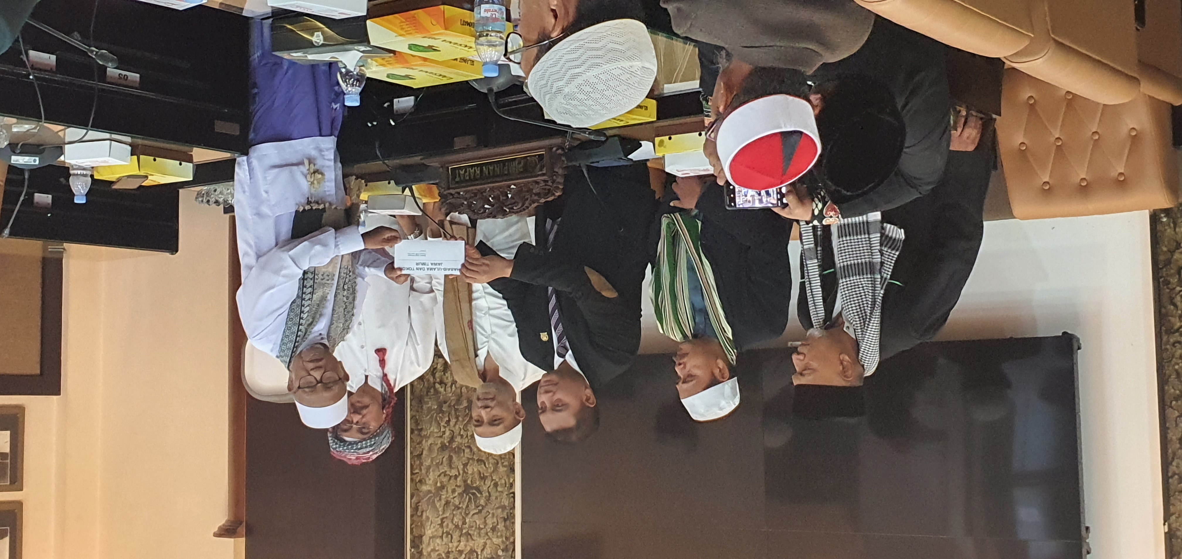 Anggota DPRD Jatim, Puguh Wiji Pamungkas saat menerima Habaib, ulama, dan tokoh masyarakat dari berbagai daerah di Jawa Timur.