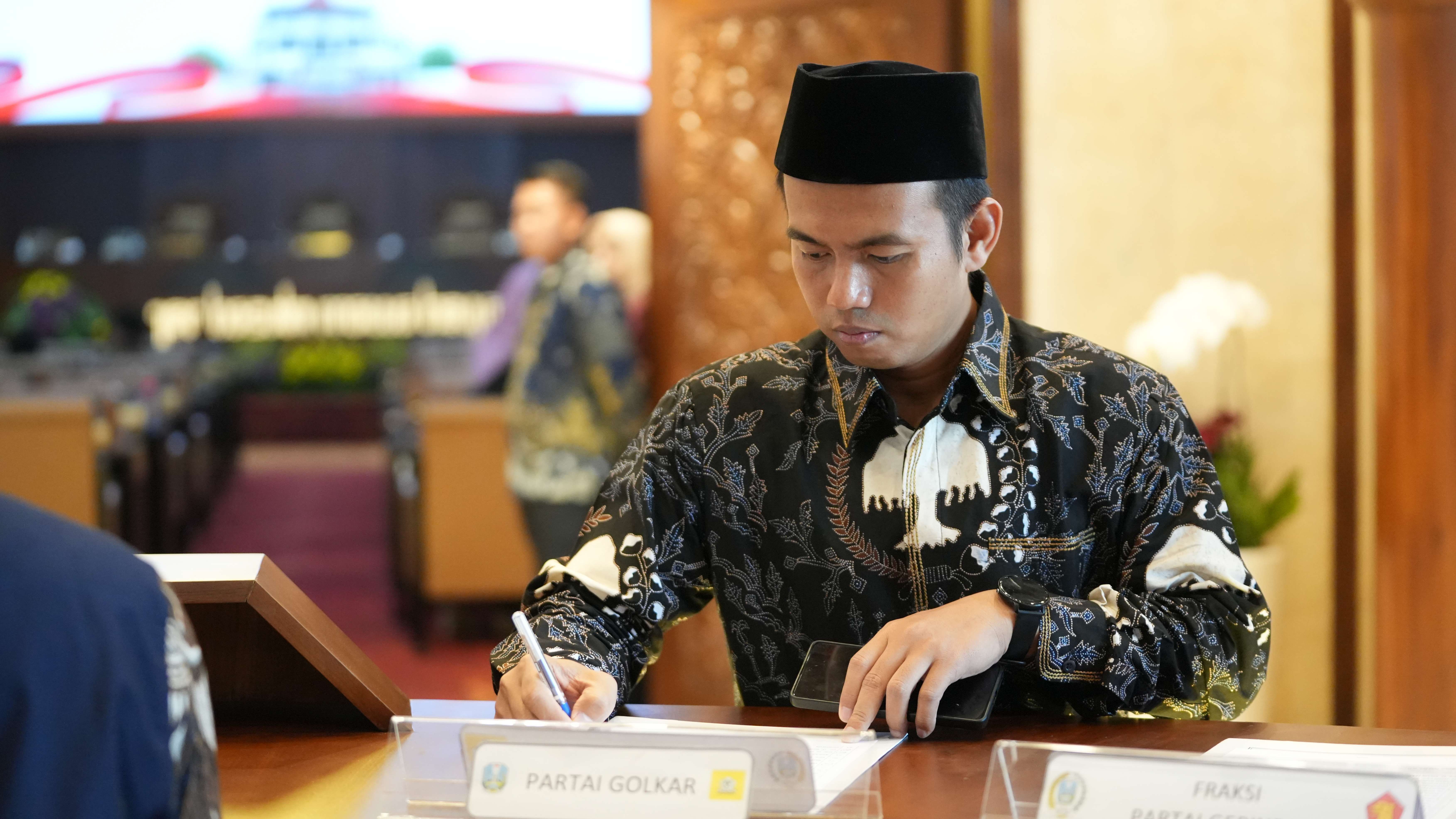 Komisi E DPRD Jatim Melarang Wisuda SMA/SMK