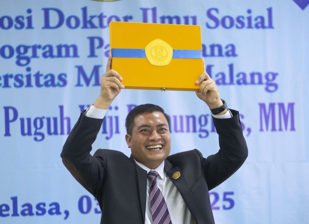 Ulas Politik Identitas, Puguh Wiji Pamungkas Sandang Gelar Doktor, Raih Predikat Cumlaude