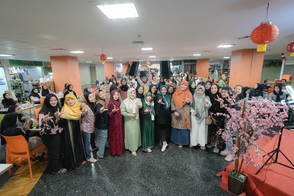 Dorong Kemandirian Perempuan, Lilik Hendarwati Gelar Pelatihan MUA