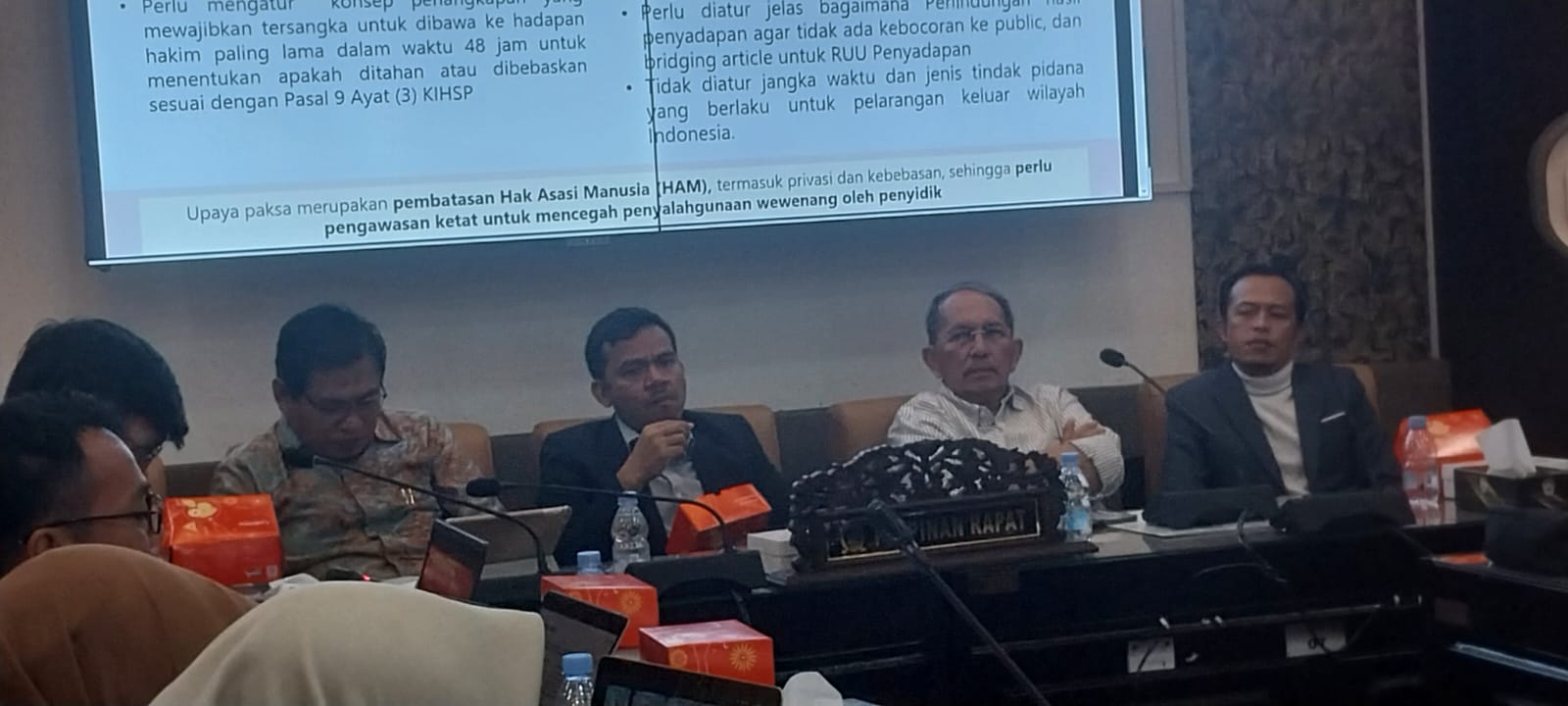 Ketua Komisi A, Dedi Irwansa didampingi anggota Komisi A Freddy Poernomo dan Yordan M Batara Goa