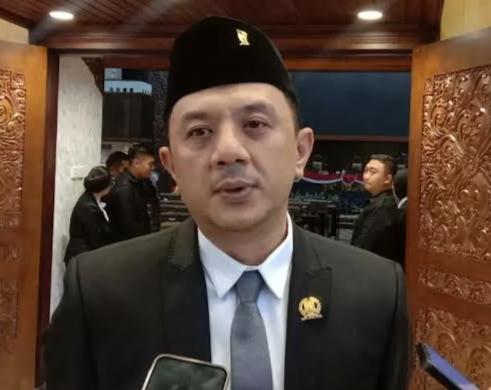 Wakil Ketua DPRD Jawa Timur Deni Wicaksono