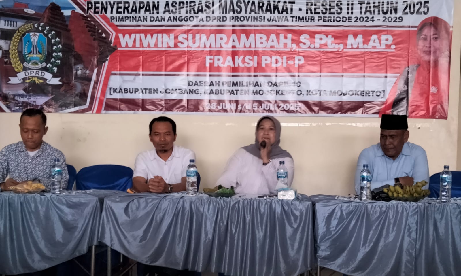 Anggota Fraksi PDI Perjuangan DPRD Jawa Timur, Wiwin Sumrambah, dalam kegiatan reses