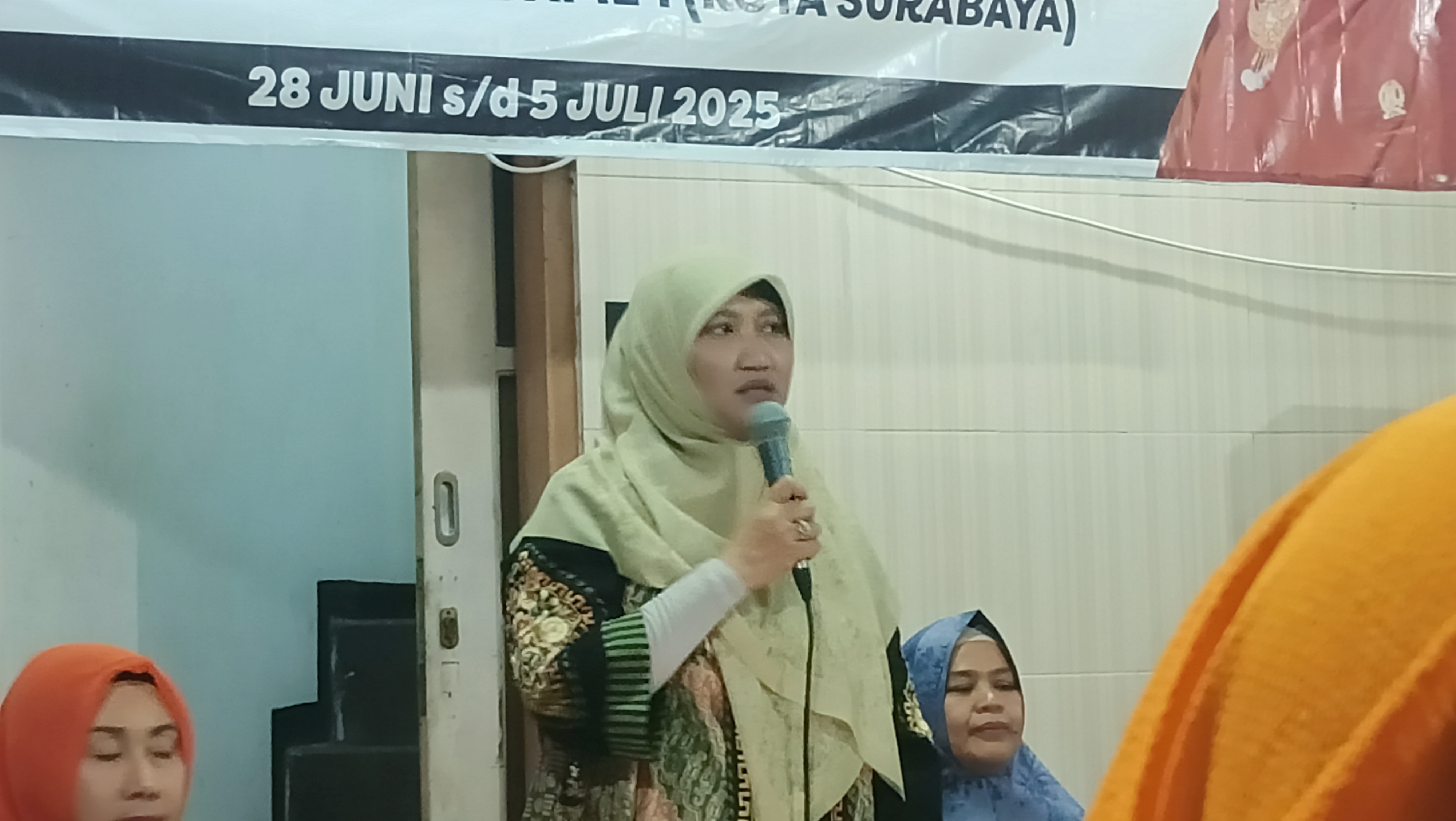 Ketua fraksi PKS, Hj Lilik Hendarwati, dalam kegiatan reses