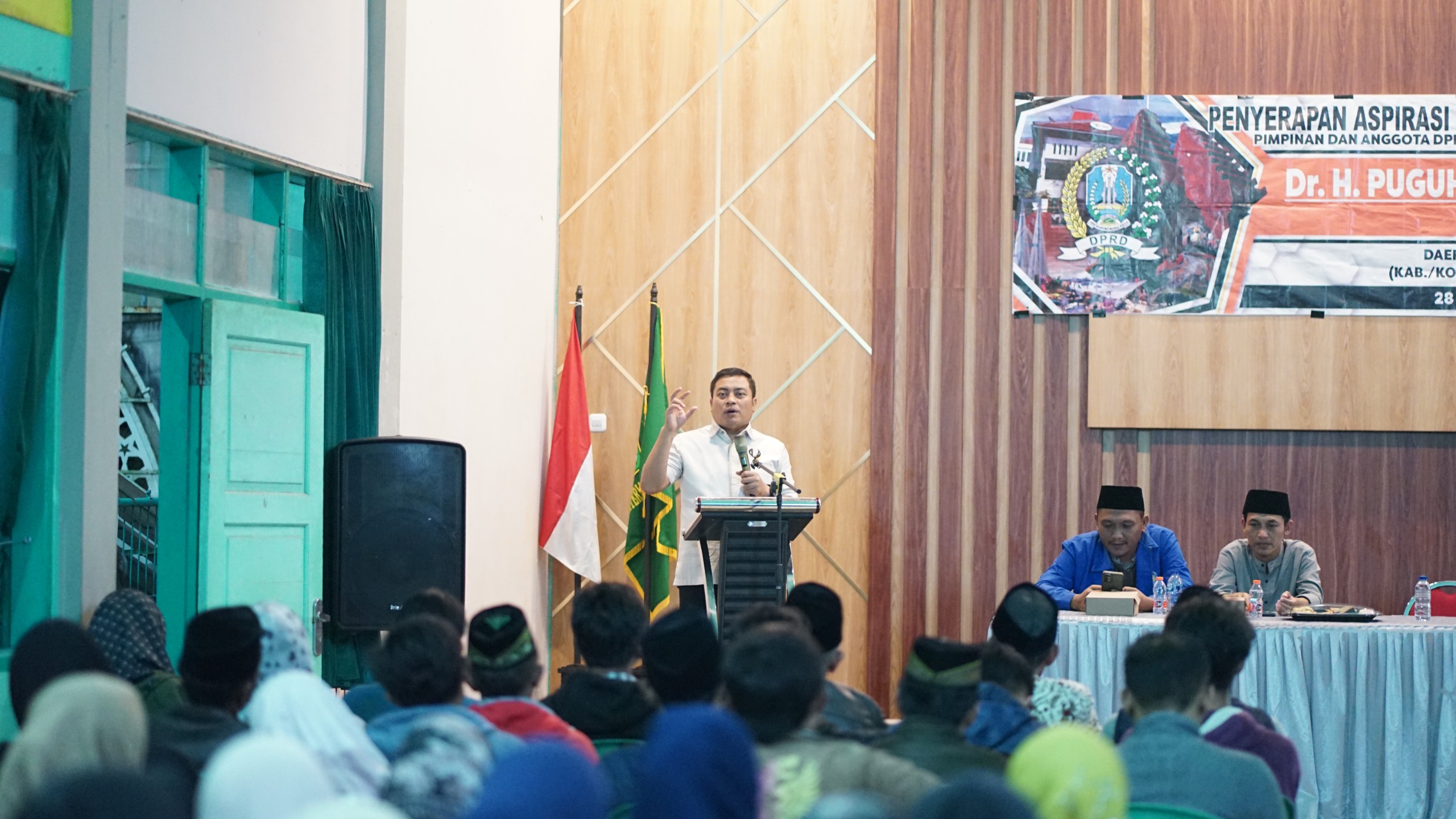 Dr. H. Puguh Wiji Pamungkas, MM anggota DPRD Provinsi Jawa Timur dalam kegiatan reses