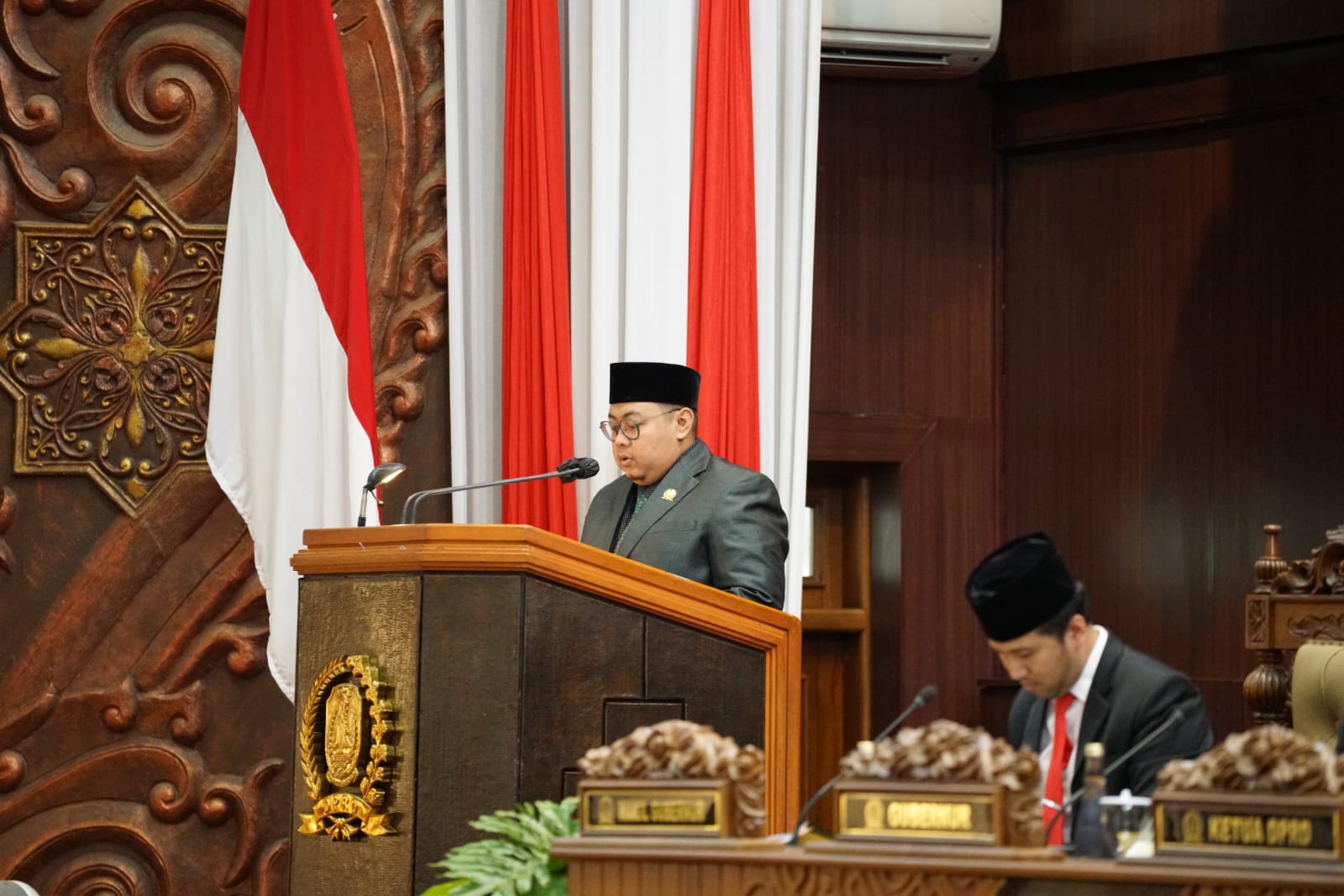 Juru Bicara Fraksi PKB, Abdullah Muhdi, dalam rapat paripurna DPRD Jatim