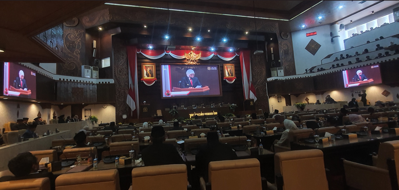 Gubernur Khofifah Tepis Data Pertanian Dianggap Turun di Rapat Paripurna DPRD Jatim