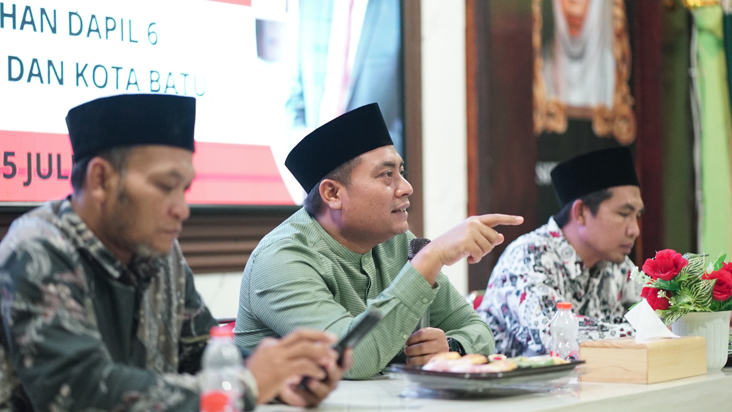 Anggota DPRD Provinsi Jawa Timur Puguh Wiji Pamungkas dalam kegiatan reses