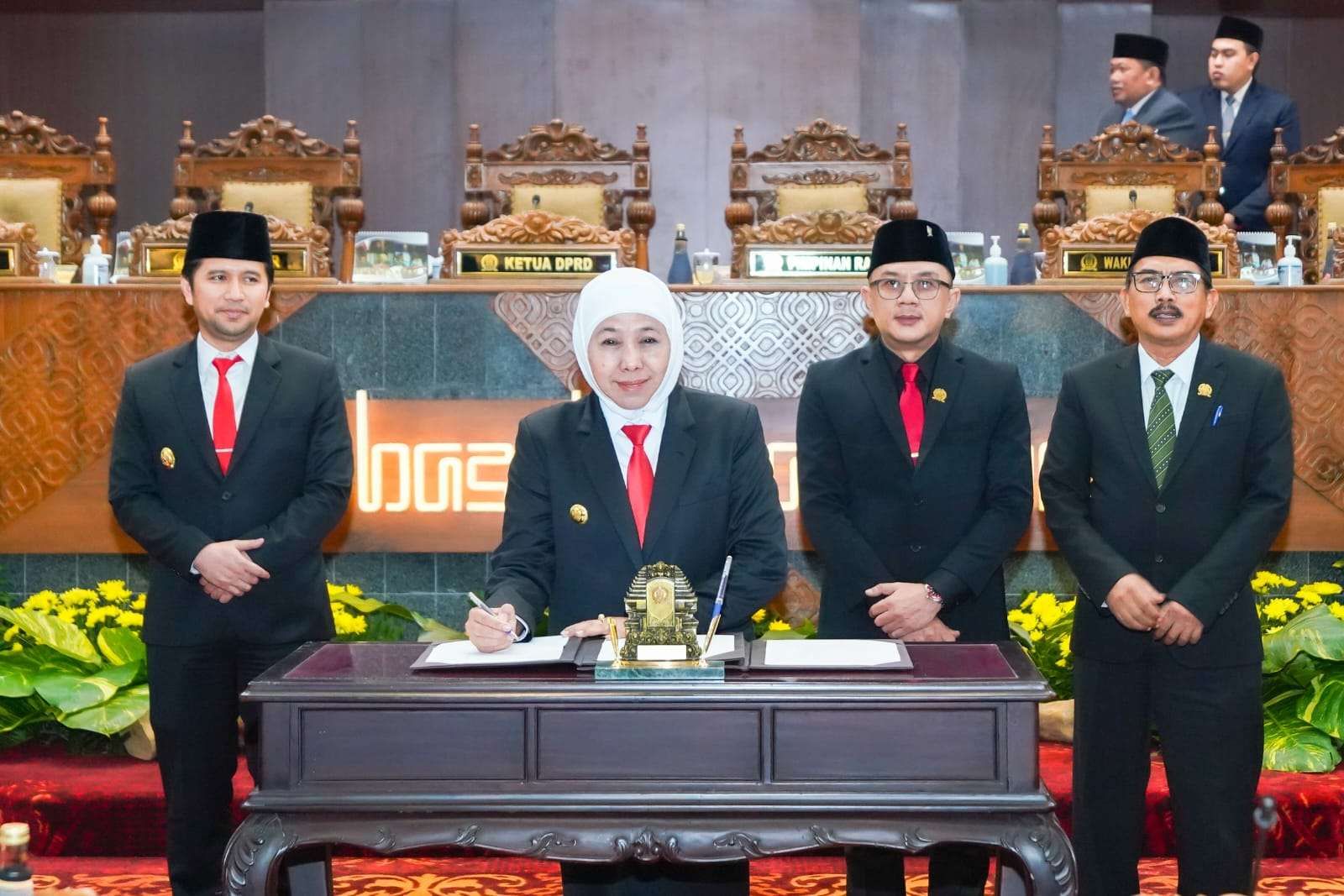 RPJMD Jatim 2025–2029 Disahkan, Khofifah Apresiasi Sinergi Eksekutif-Legislatif
