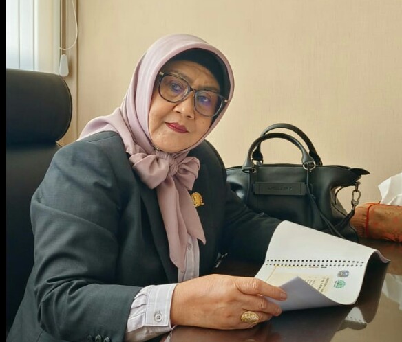 anggota komisi D DPRD Jawa Timur Atika Banowati
