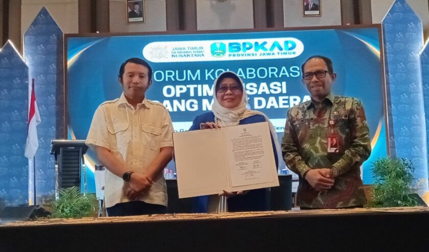 Ketua Komisi C DPRD Jawa Timur Adam Rusydi bersama Kepala Badan Pengelola Keuangan dan Aset Daerah (BPKAD) Provinsi Jawa Timur Ir. Sigit Panoentoen dalam kegiatan Forum Kolaborasi Optimalisasi Barang Milik Daerah (BMD) 