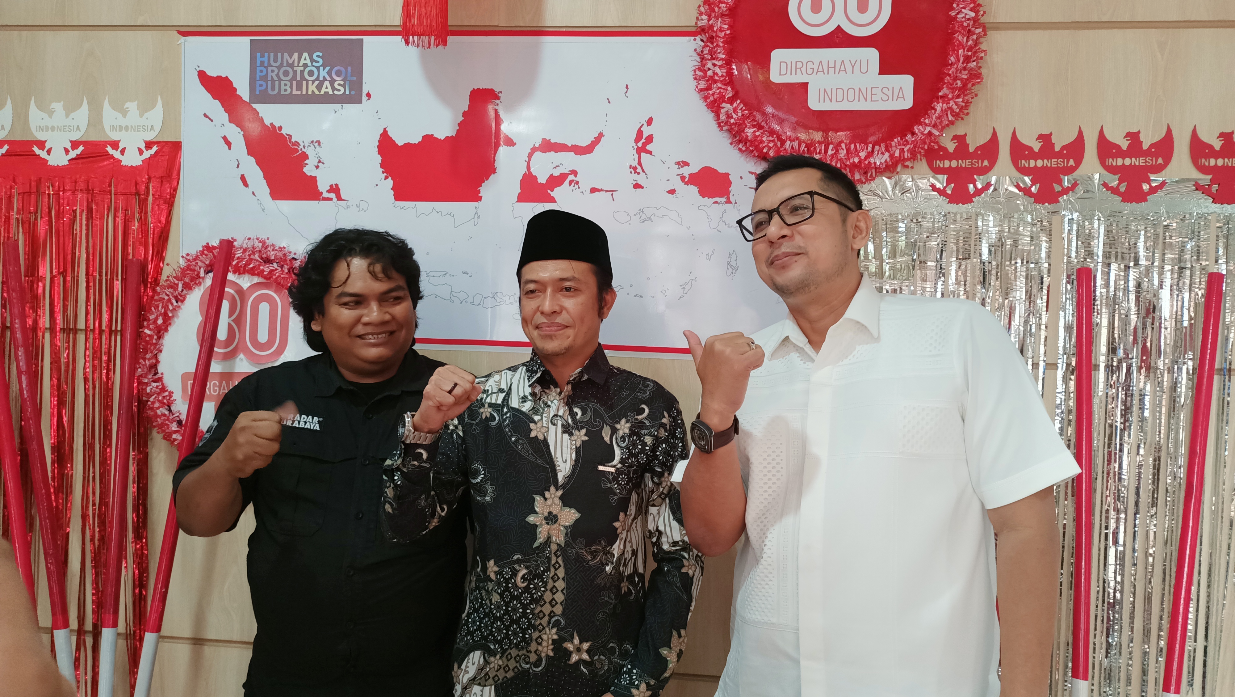 Ketua Komisi A DPRD provinsi Jatim Dedi Irwansyah, Sekretaris DPRD provinsi Jatim Mochamad Ali Kuncoro, dan Ketua Pokja Indrapura Mus Purmadani sebagai juri lomba