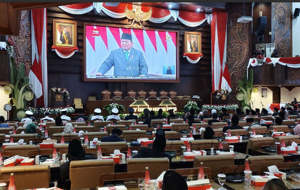 Suasana rapat paripurna saat mendengarkan pidato Presiden Prabowo (Foto: RRI/Anik)