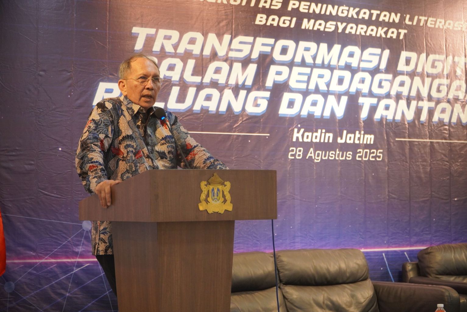 Pelaksanaan dialog sinergitas peningkatan literasi masyarakat digagas DPRD Jatim bersama Kadin Jatim.