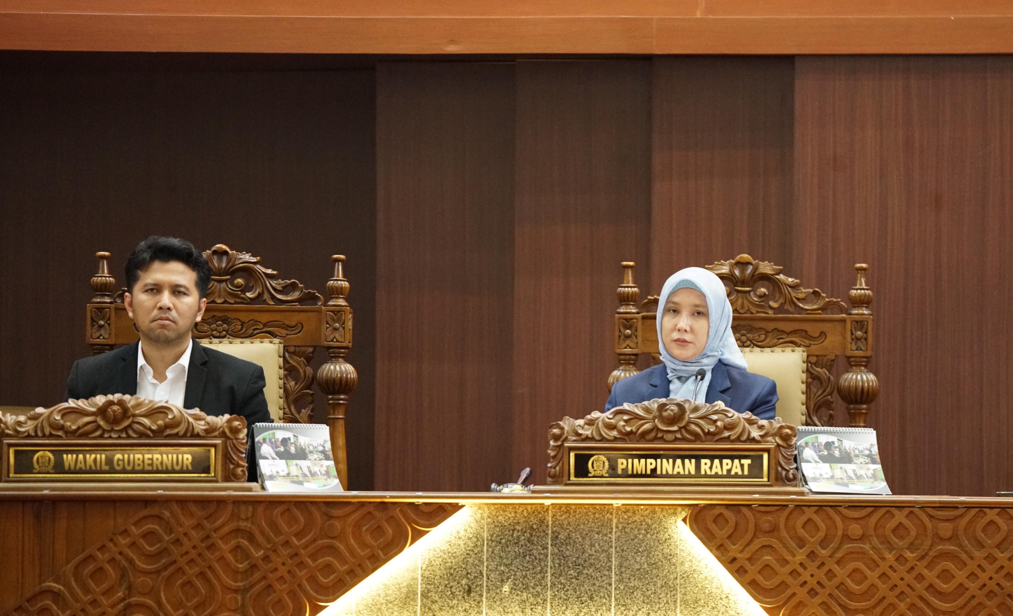 Wakil Ketua DPRD Jatim Sri Wahyuni, ketika memimpin rapat Paripurna DPRD Jatim