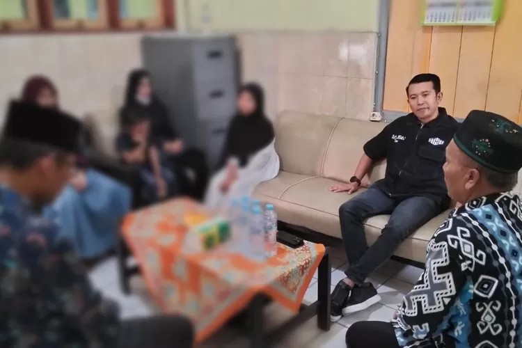 anggota DPRD provinsi Jatim Adam Rusydi, M.Pd.