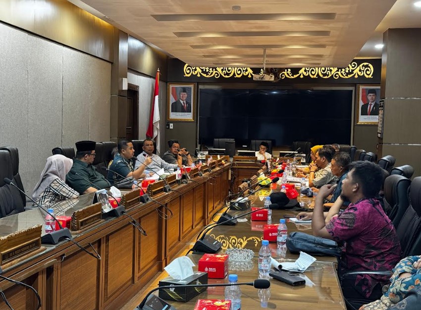 Tak Digaji Pemprov Jatim, Komisi A Sebut Ribuan TP-OP Tak Bisa Diangkat PPPK