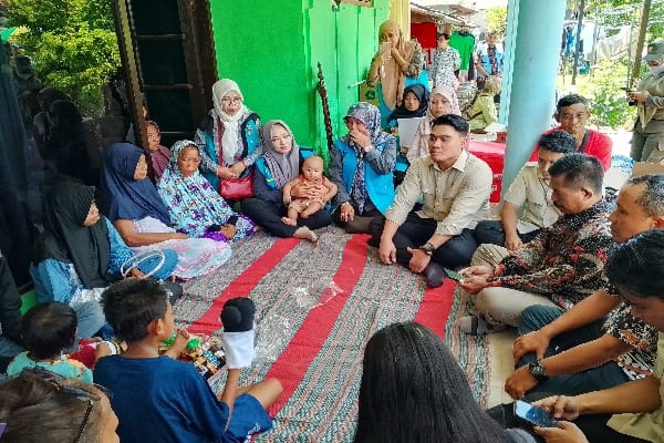 Cahyo Harjo Prakoso Bersama Dinsos Jatim Bantu Korban Kebakaran Jemur Wonosari Surabaya