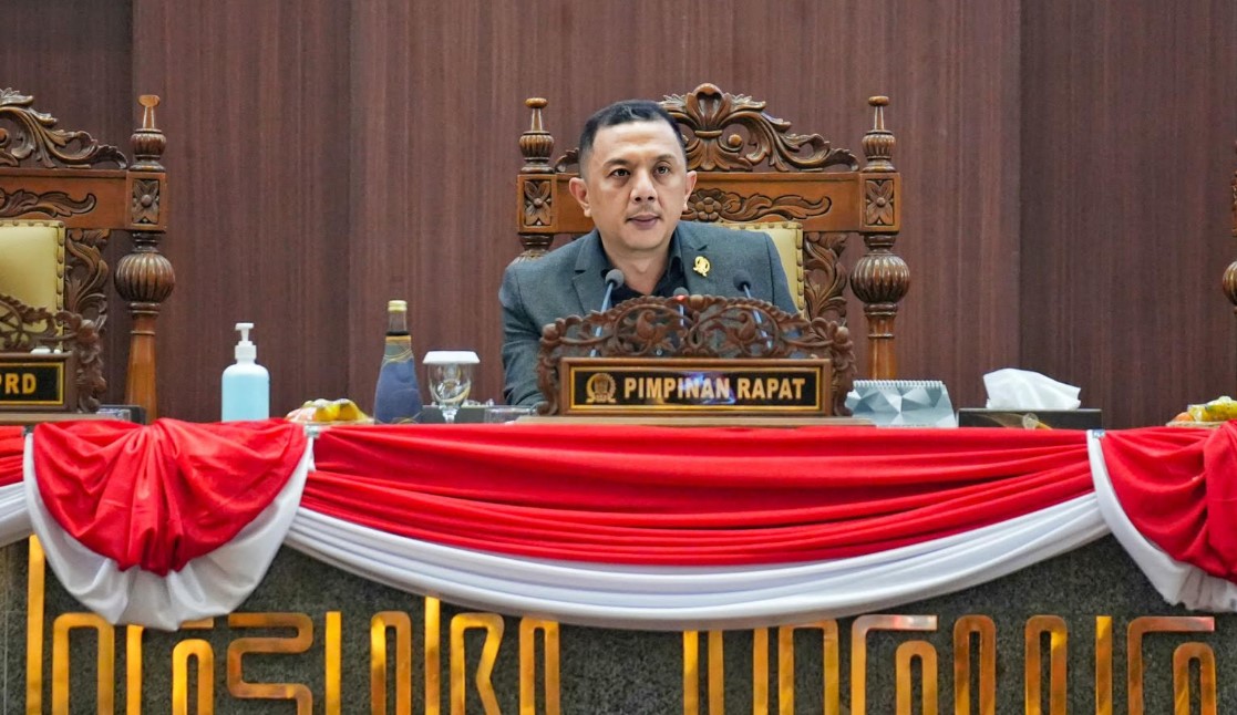 Wakil Ketua DPRD Jawa Timur, Deni Wicaksono, menyampaikan pernyataan usai insiden runtuhnya bangunan di Ponpes Al-Khoziny, Sidoarjo (30/09/2025).