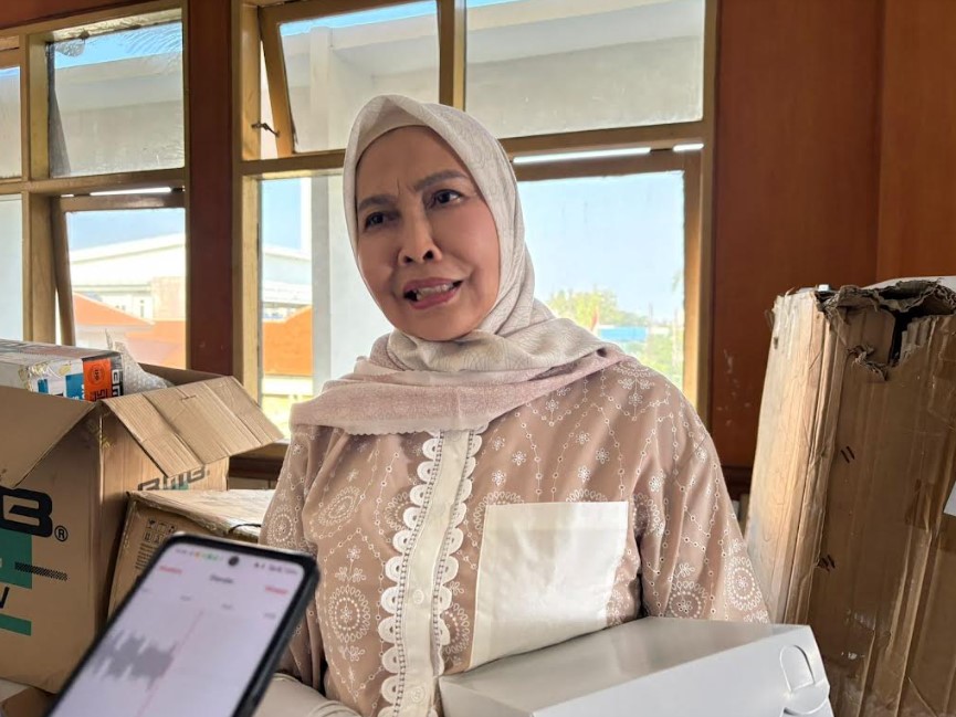 Dewanti Rumpoko memberikan pernyataan terkait dukungan DPRD Jatim terhadap program Trans Jatim di Malang Raya.