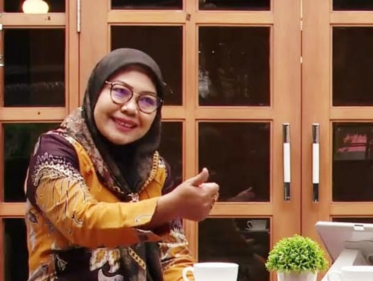 Hermin menyampaikan pandangan akhir Fraksi Gerindra kepada pimpinan rapat dalam Rapat Paripurna DPRD Jawa Timur, Senin (06/10/2025).