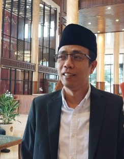 Ketua Fraksi PKB DPRD Jawa Timur, Fauzan Fuadi, saat menyampaikan pandangan Fraksi PKB terhadap Raperda PT Jamkrida Jatim.