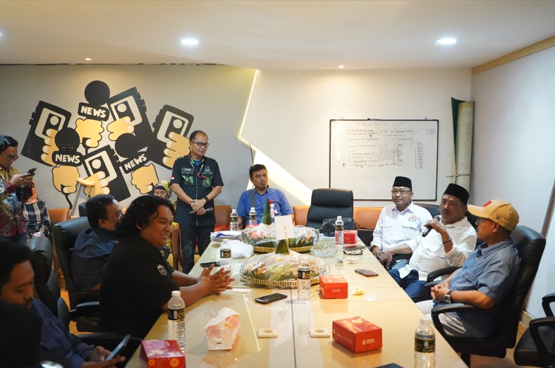Ketua DPRD Jawa Timur, Musyafak Rouf, saat meresmikan Pressroom Pokja Indrapura di lingkungan DPRD Jatim, Surabaya.