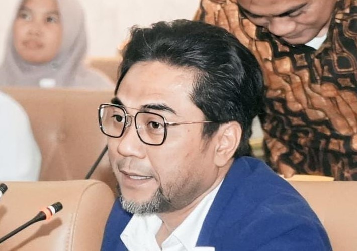 Wakil Ketua Komisi D DPRD Jawa Timur, Khusnul Arif, saat memberikan keterangan terkait kesiapan operasional Bandara Dhoho Kediri di Surabaya.